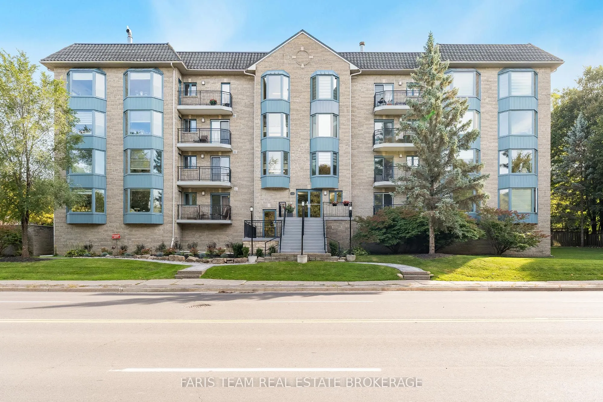 85 Wellington Street W, #307