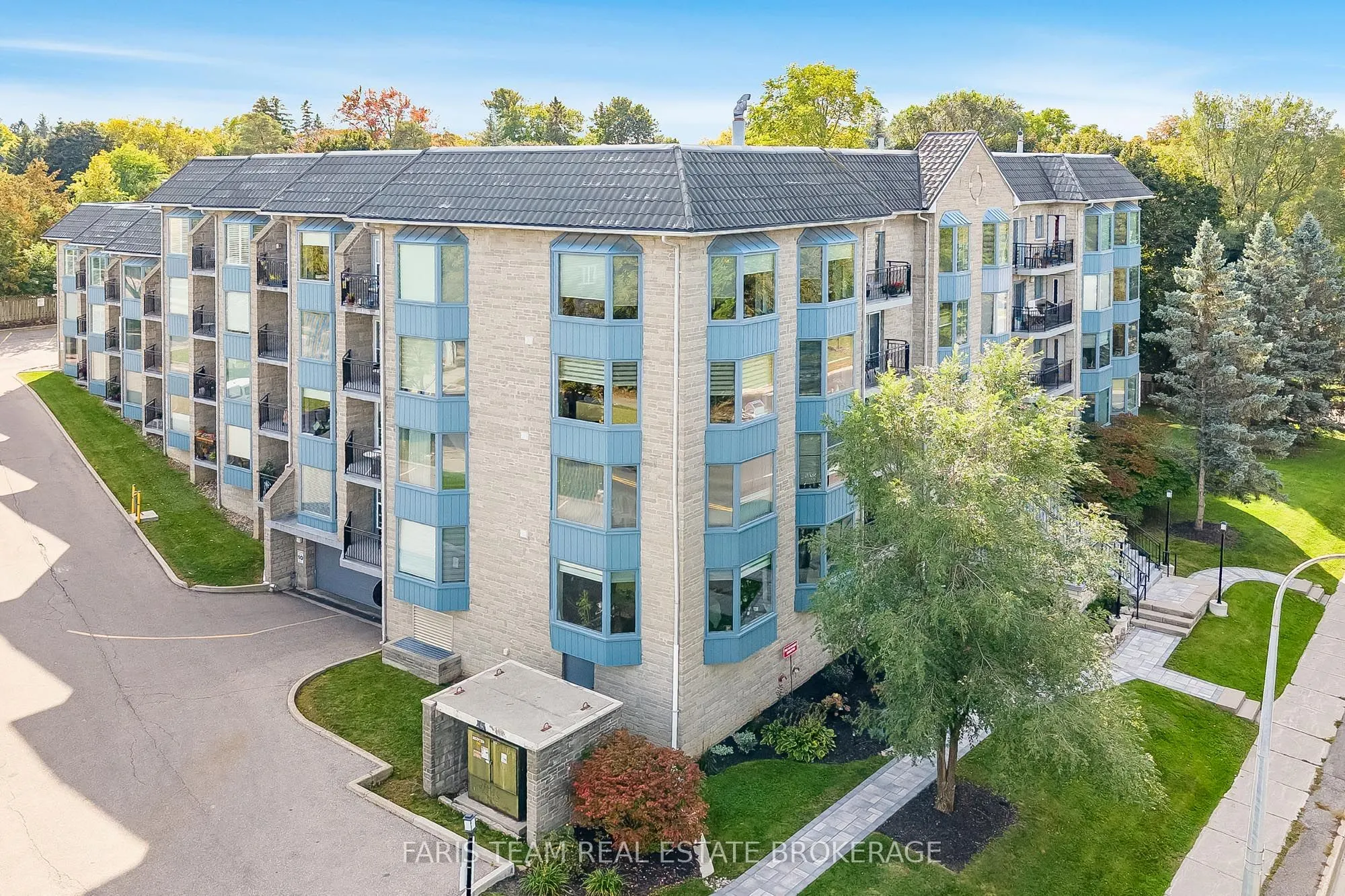 85 Wellington Street W, #307