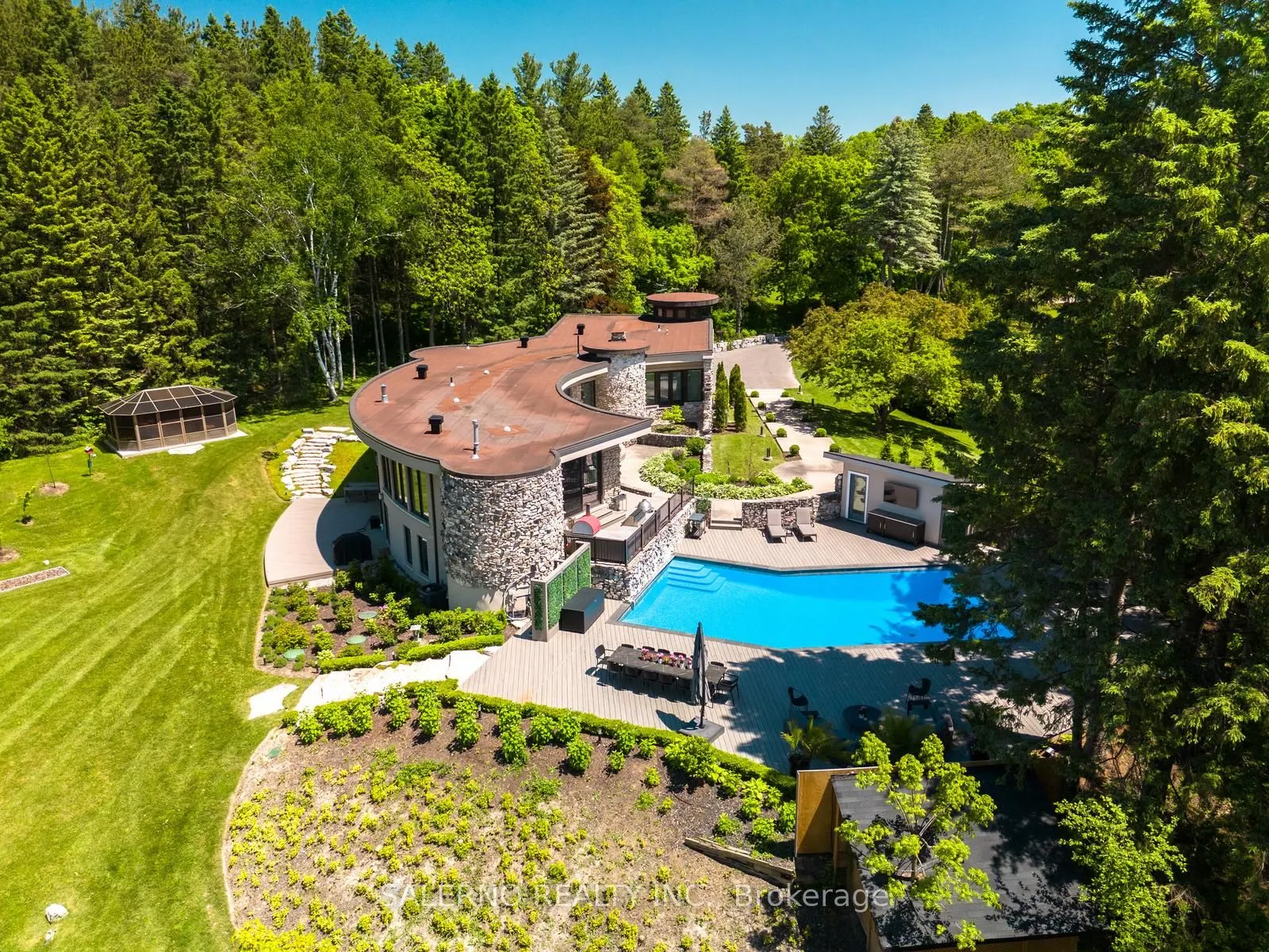 290 Kingscross Drive