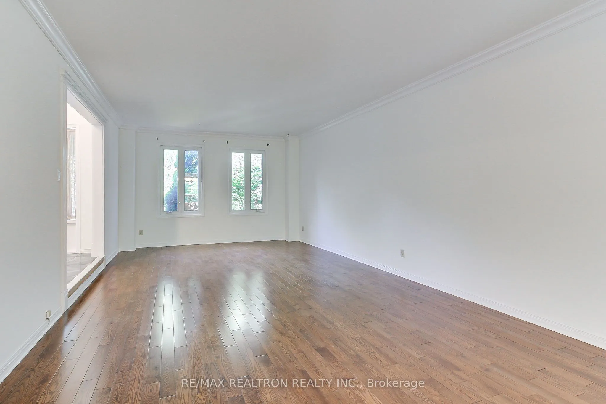 19 Crystal Drive N