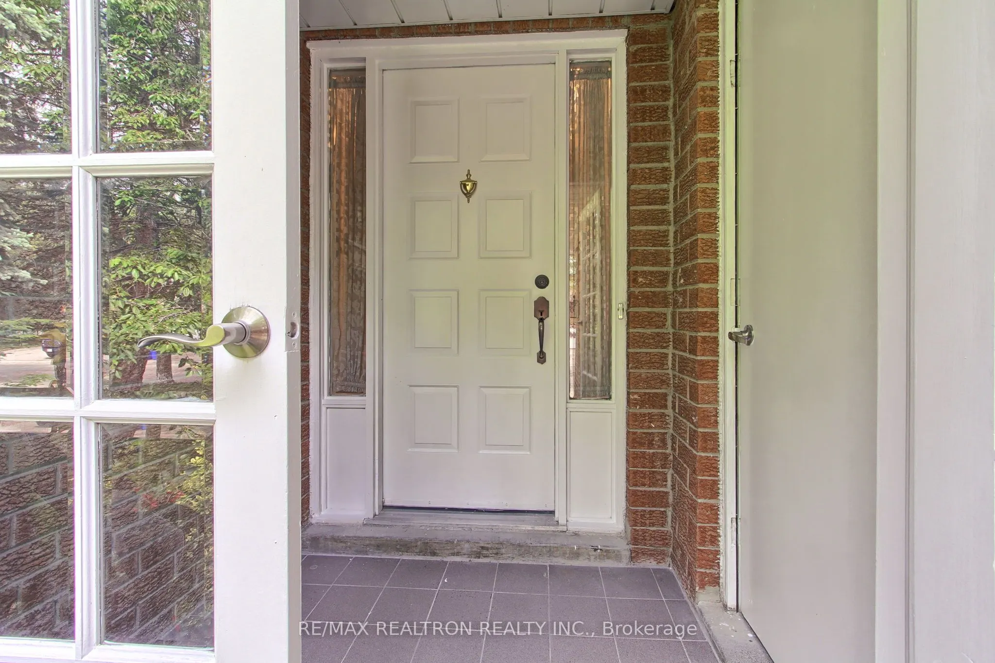19 Crystal Drive N