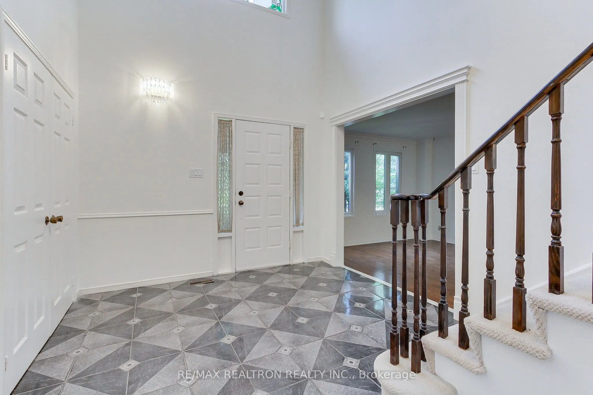19 Crystal Drive N