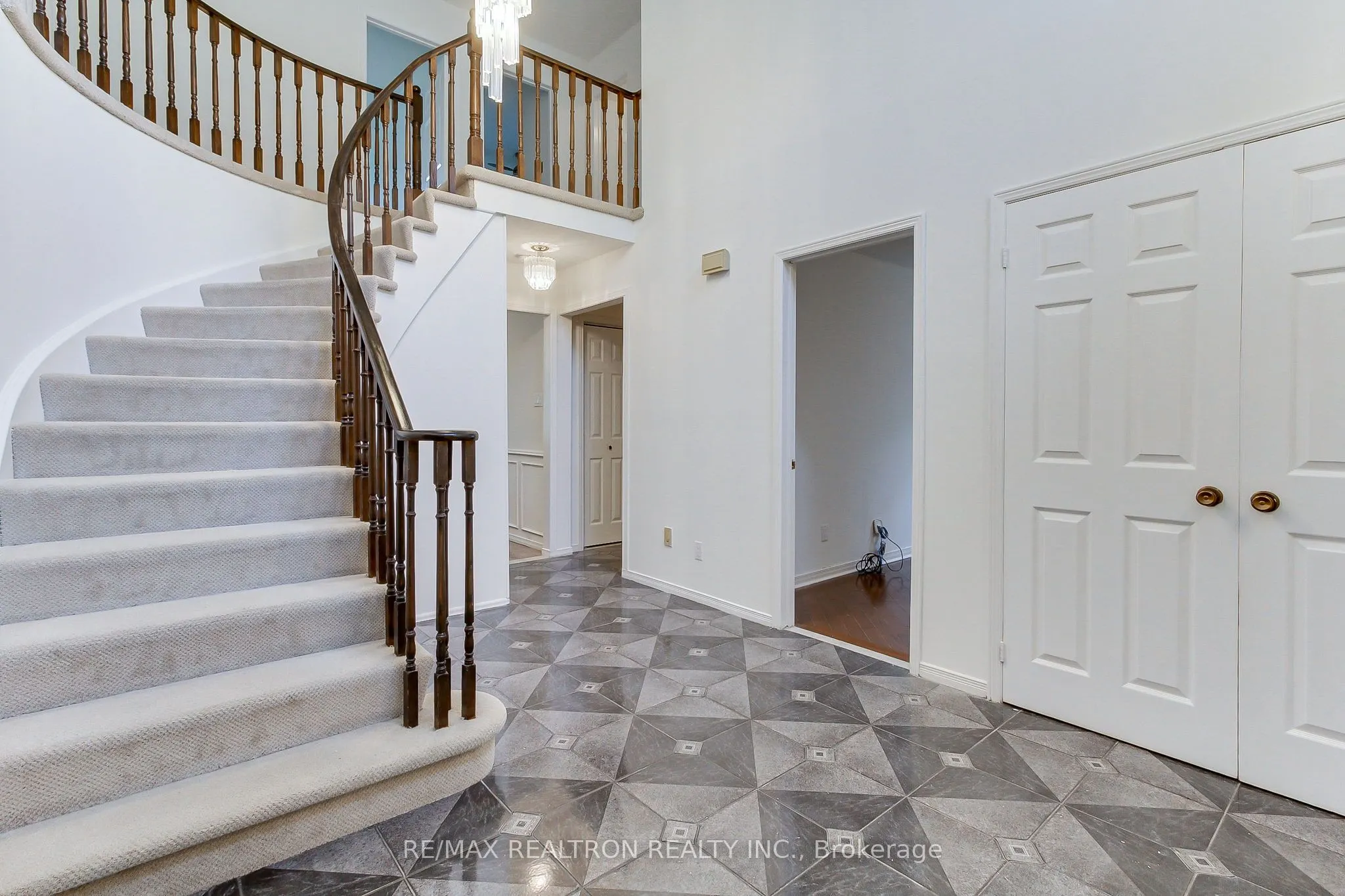 19 Crystal Drive N