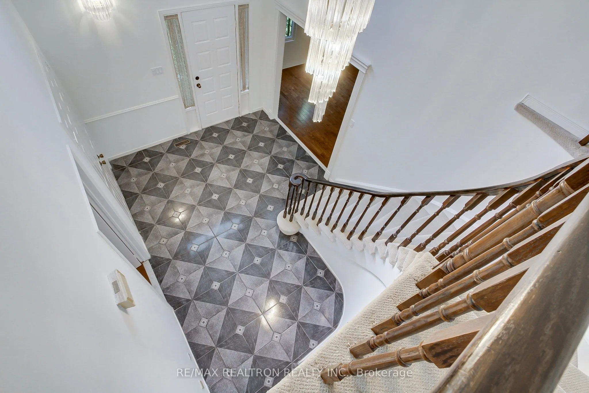 19 Crystal Drive N