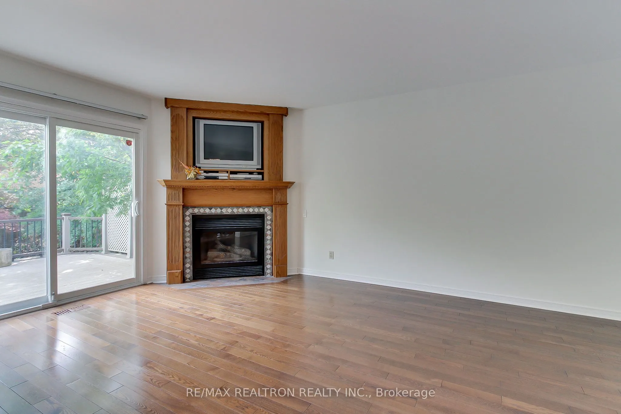19 Crystal Drive N
