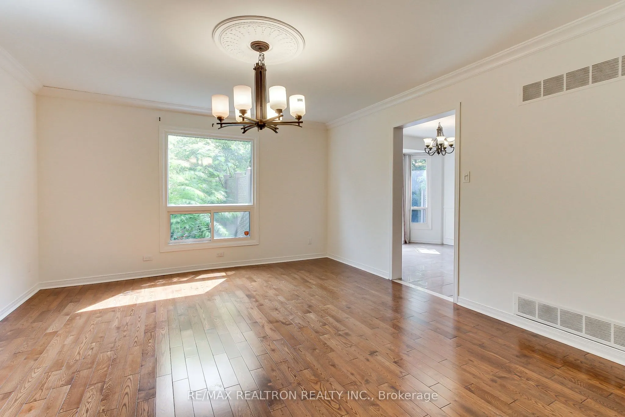 19 Crystal Drive N