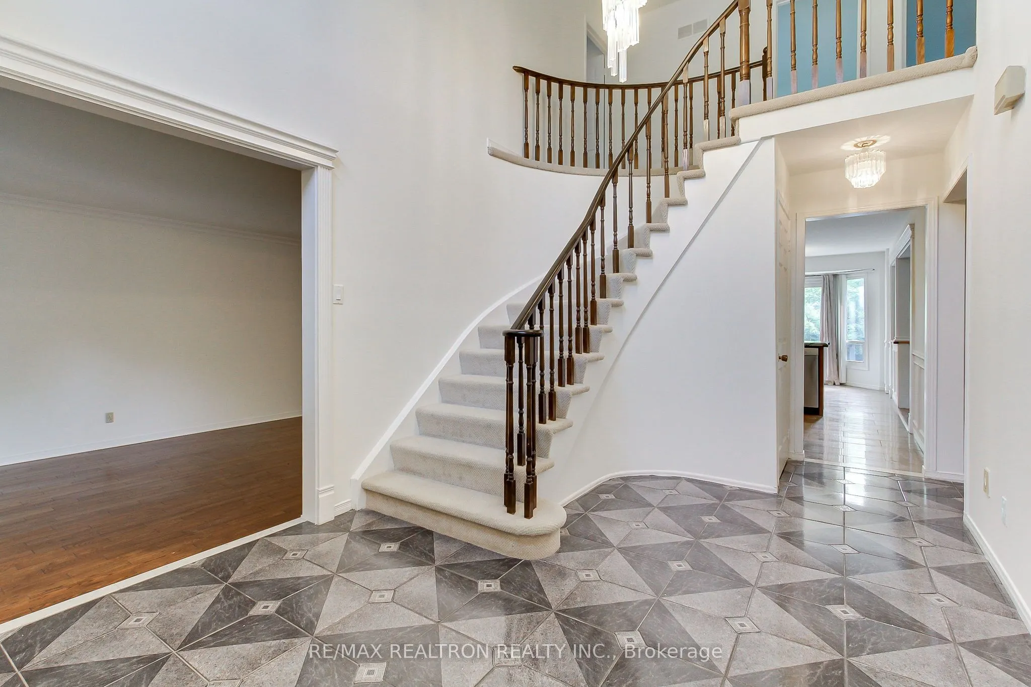 19 Crystal Drive N