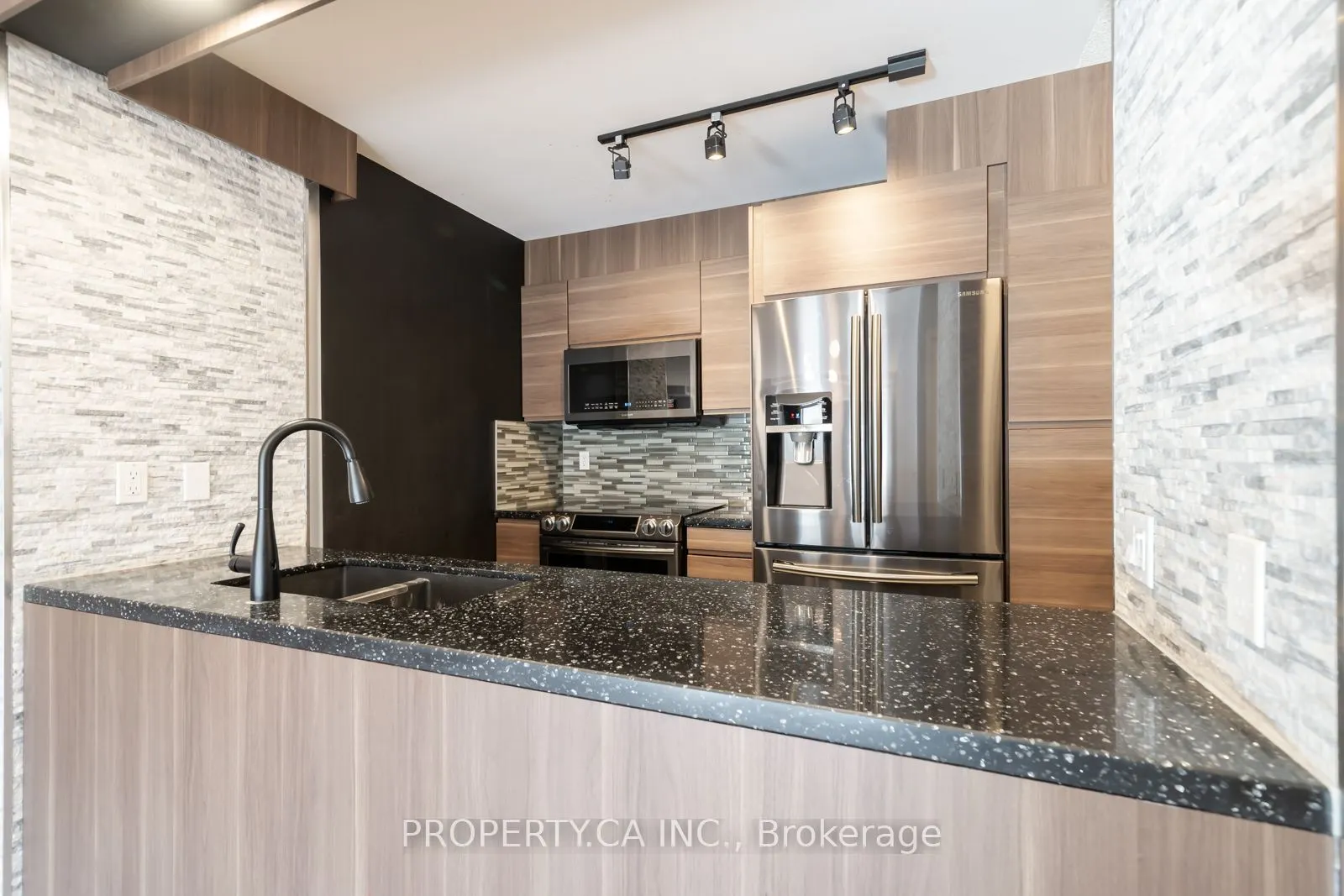 399 South Park Road, #303