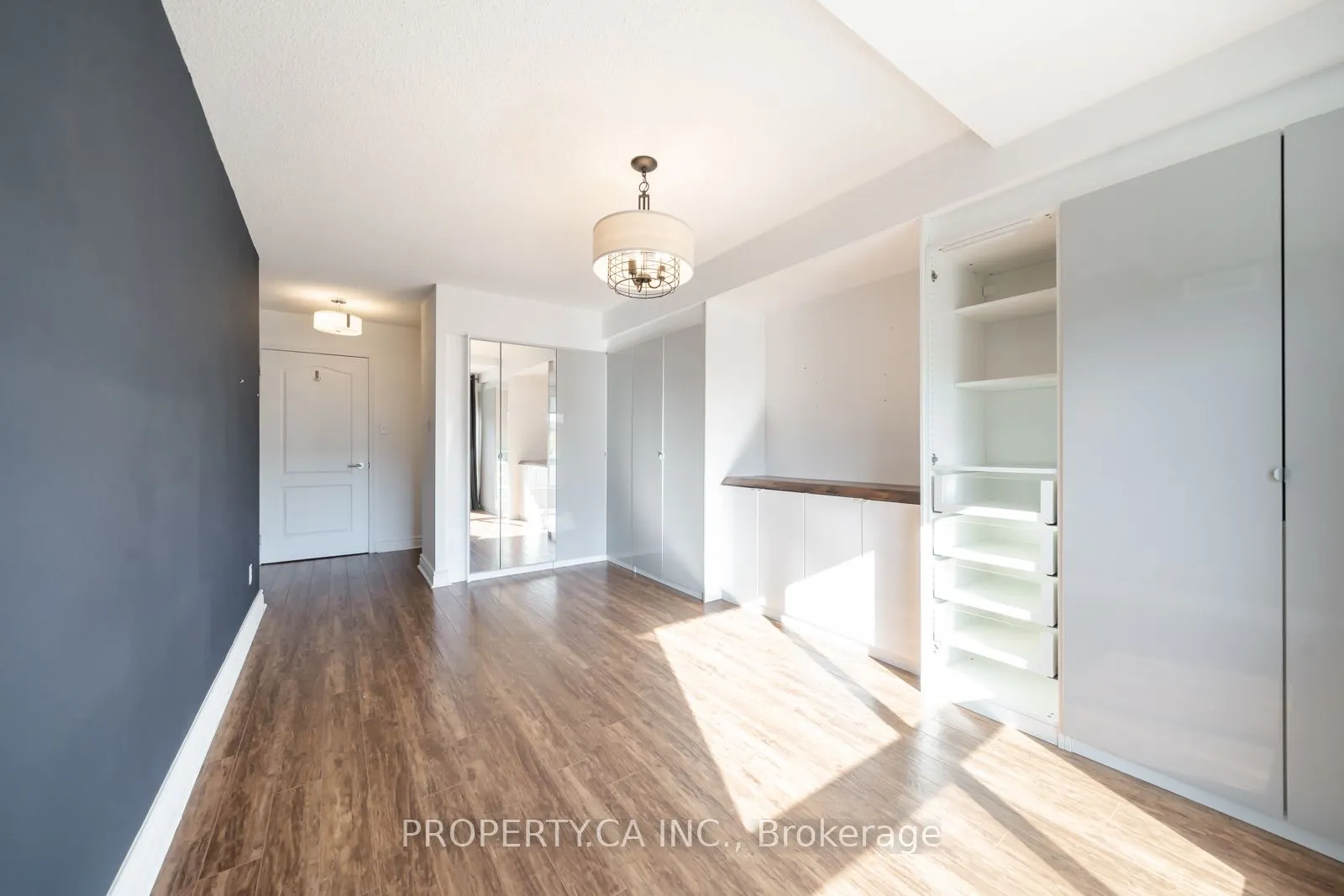 399 South Park Road, #303