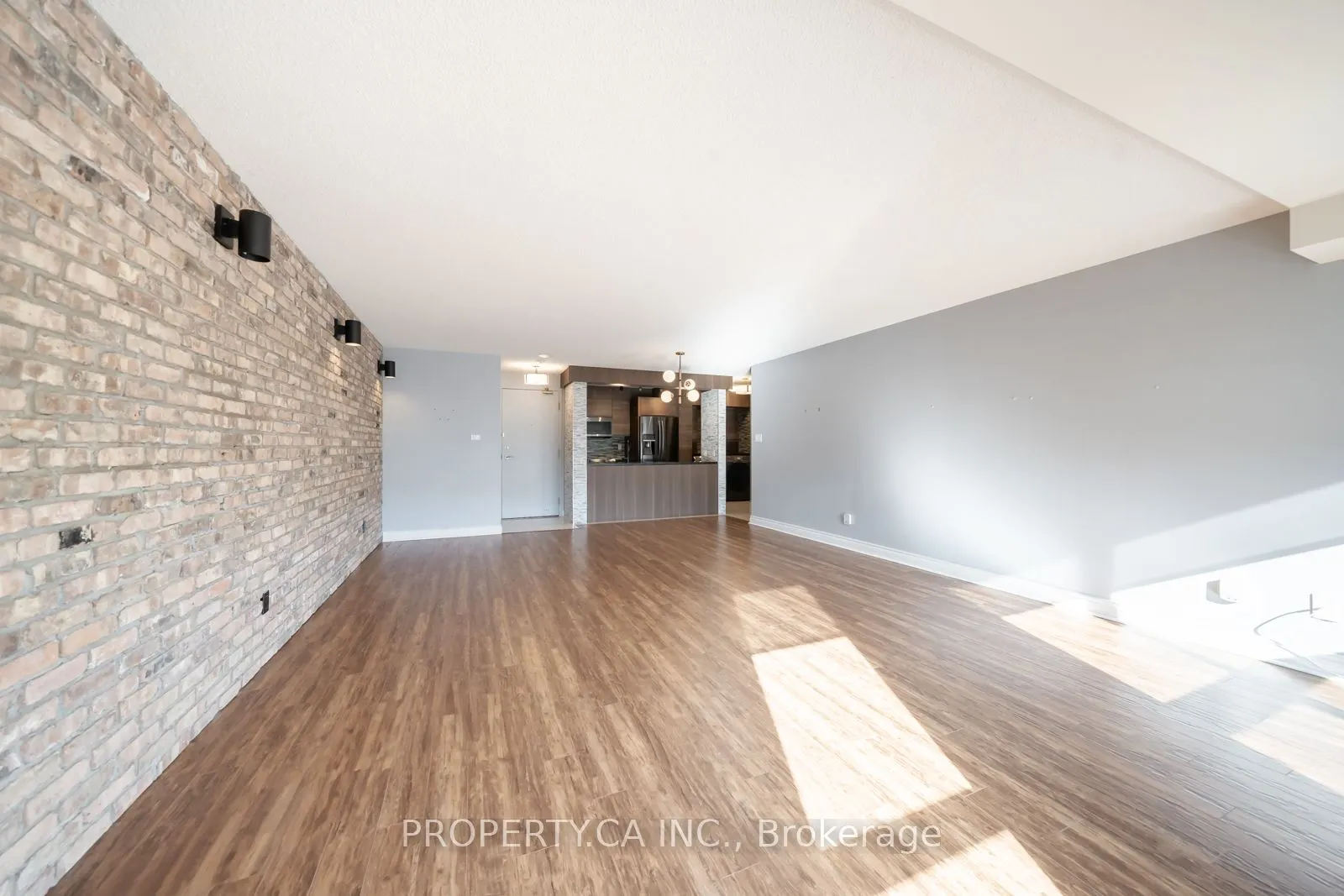 399 South Park Road, #303