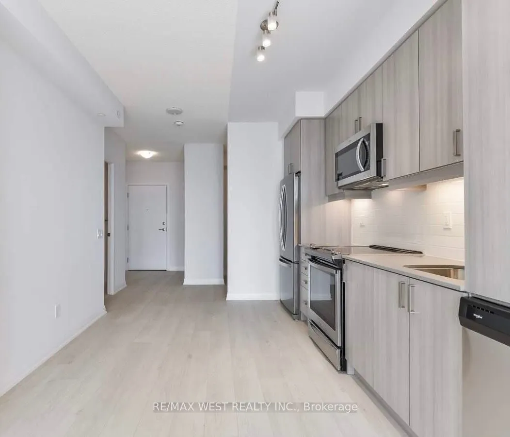 7895 Jane Street, #711
