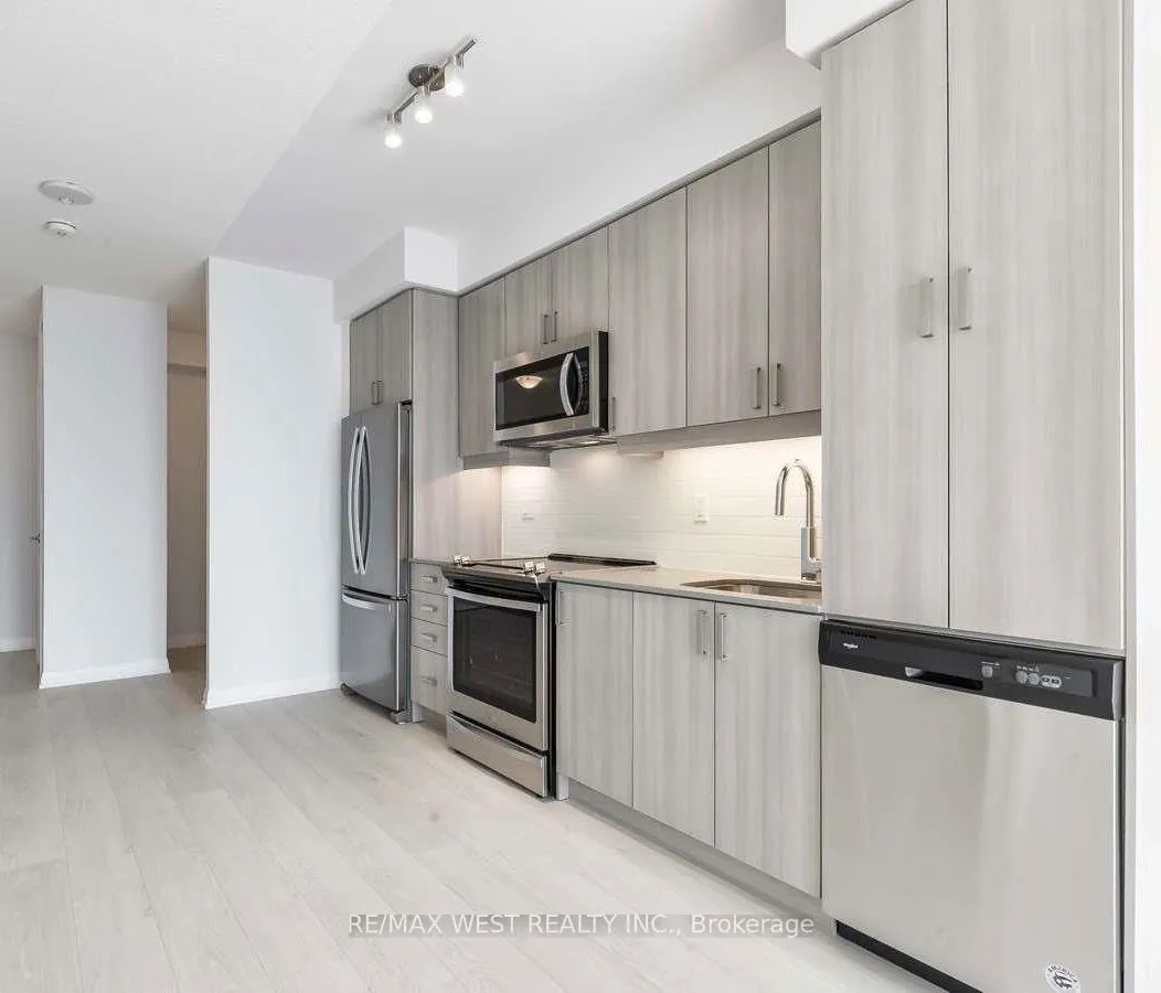7895 Jane Street, #711