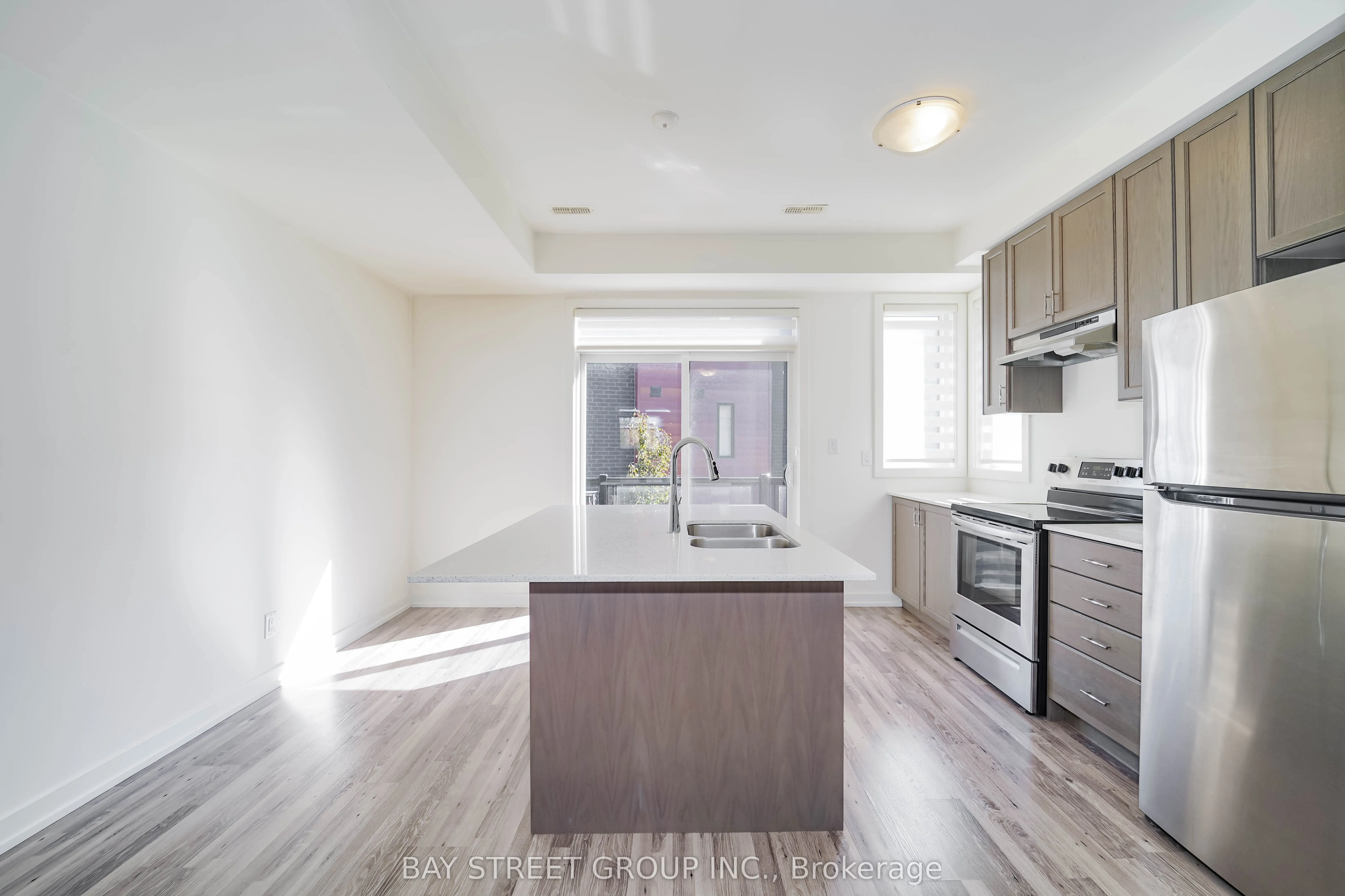 370 Red Maple Road, #10
