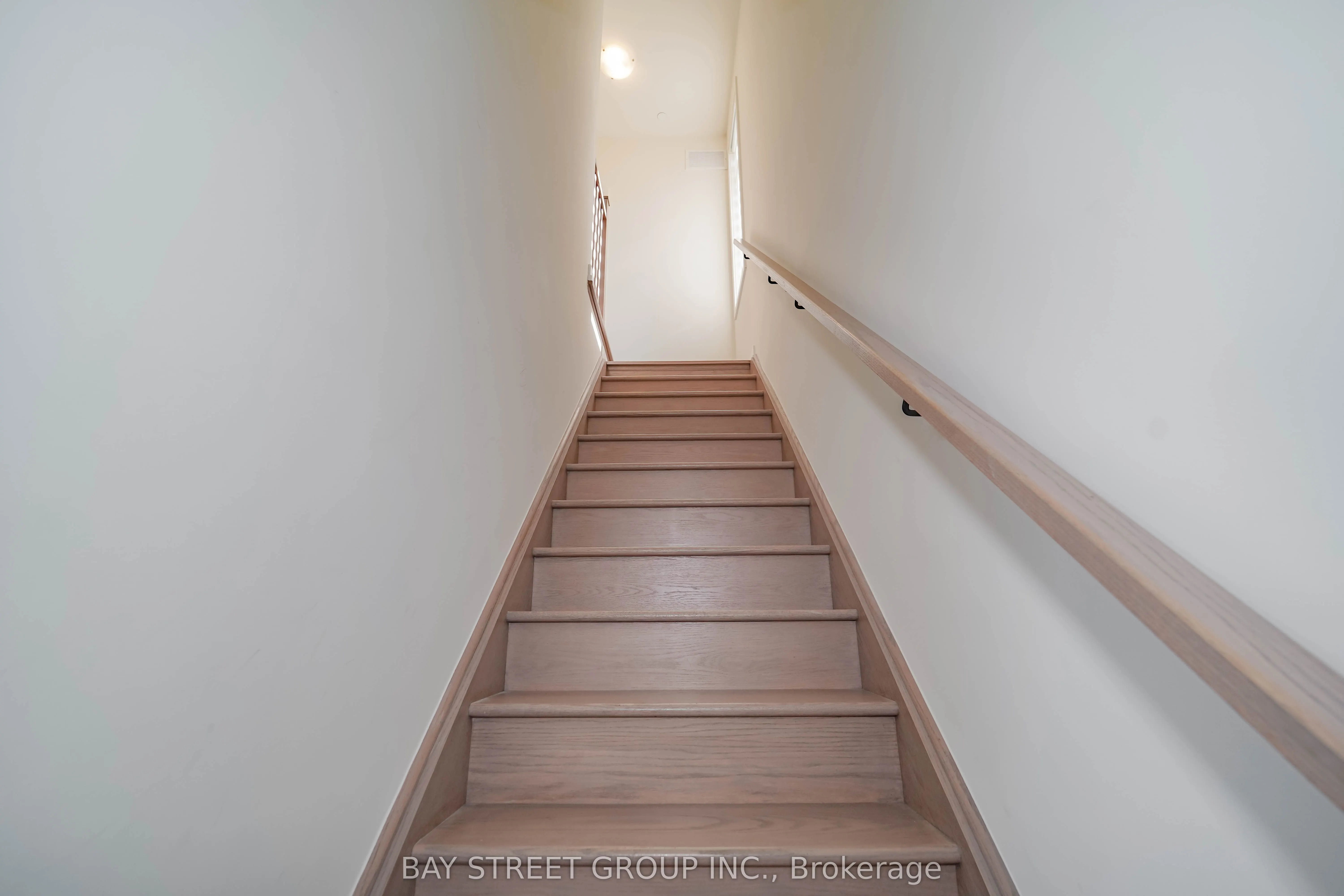 370 Red Maple Road, #10