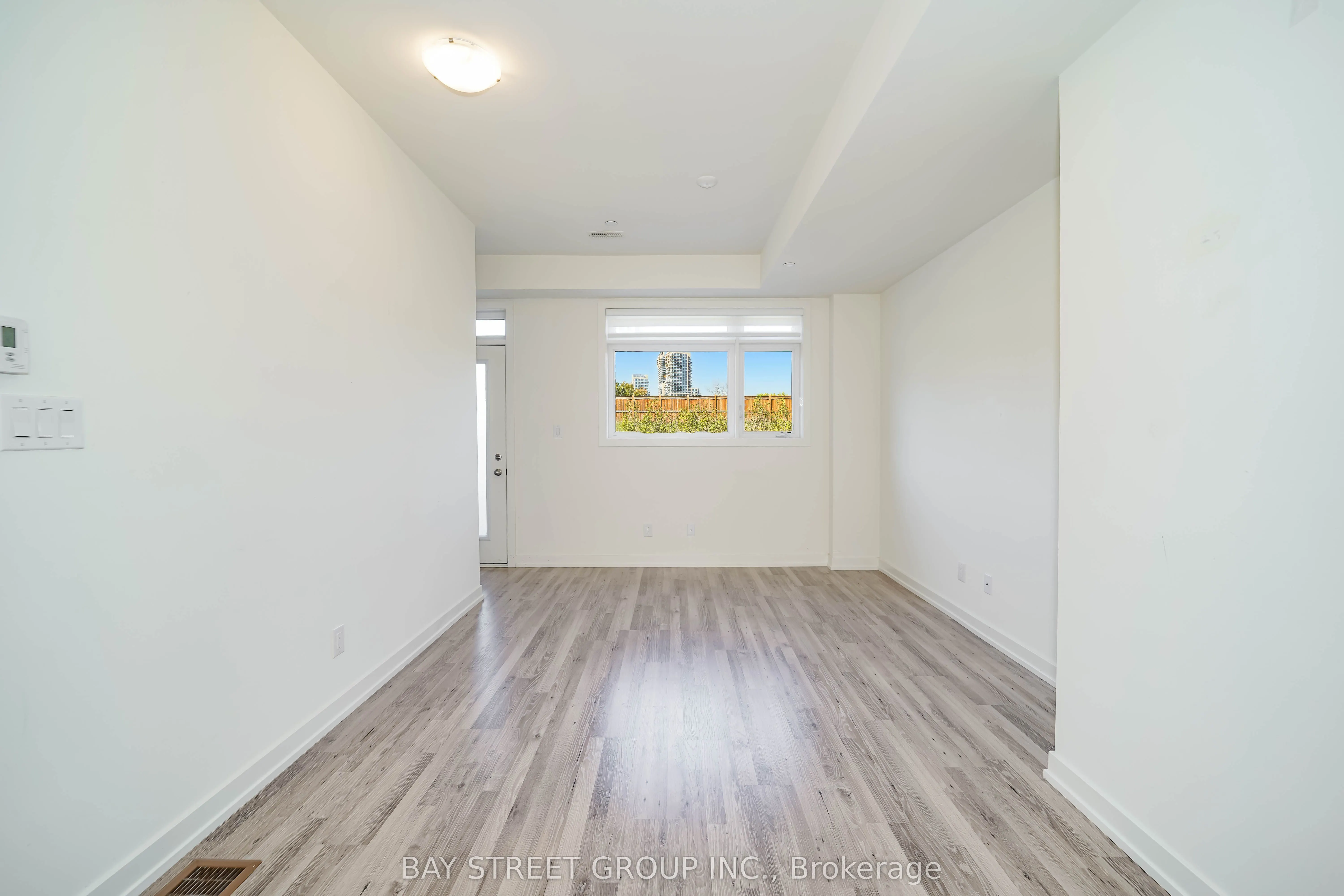 370 Red Maple Road, #10