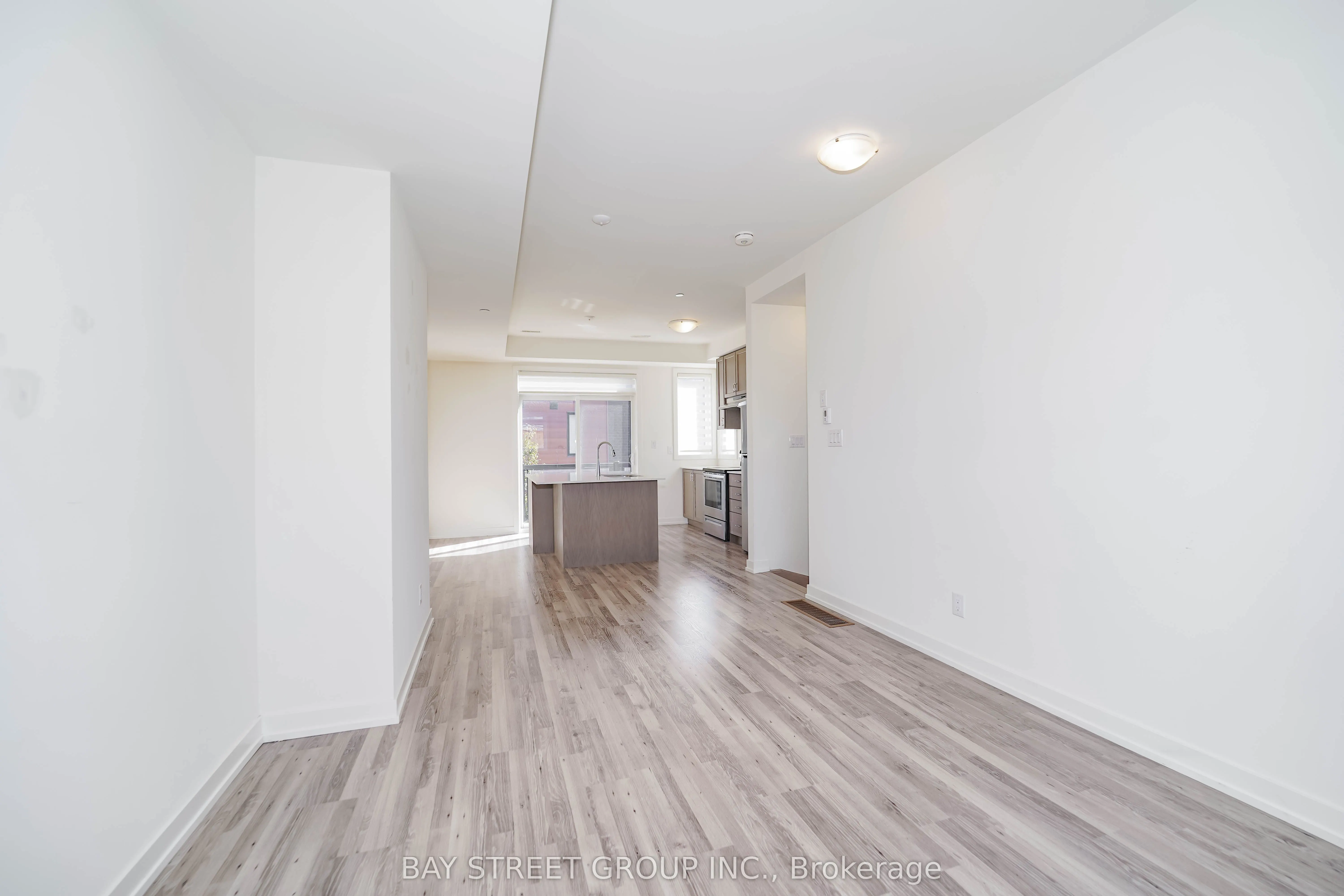 370 Red Maple Road, #10
