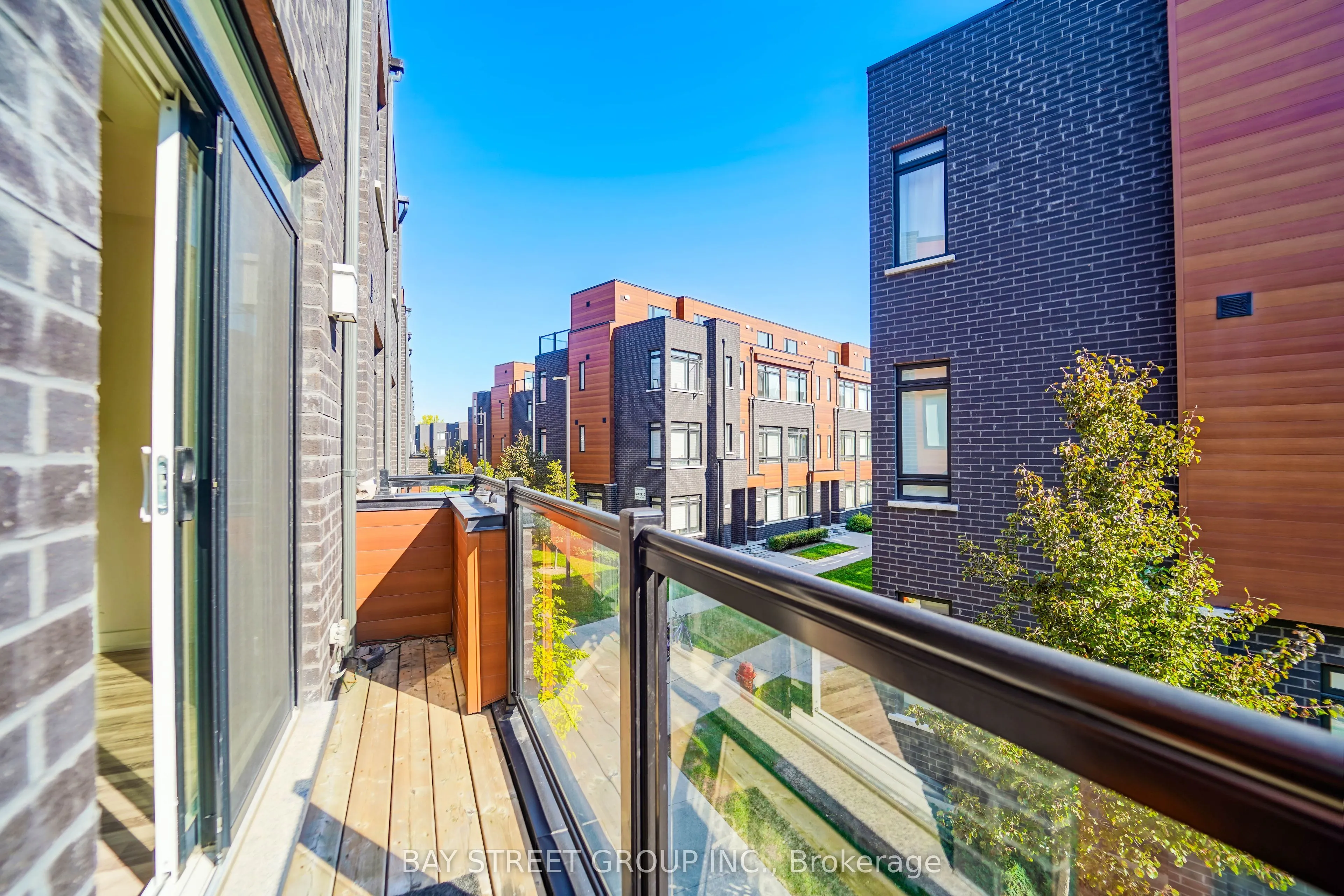 370 Red Maple Road, #10