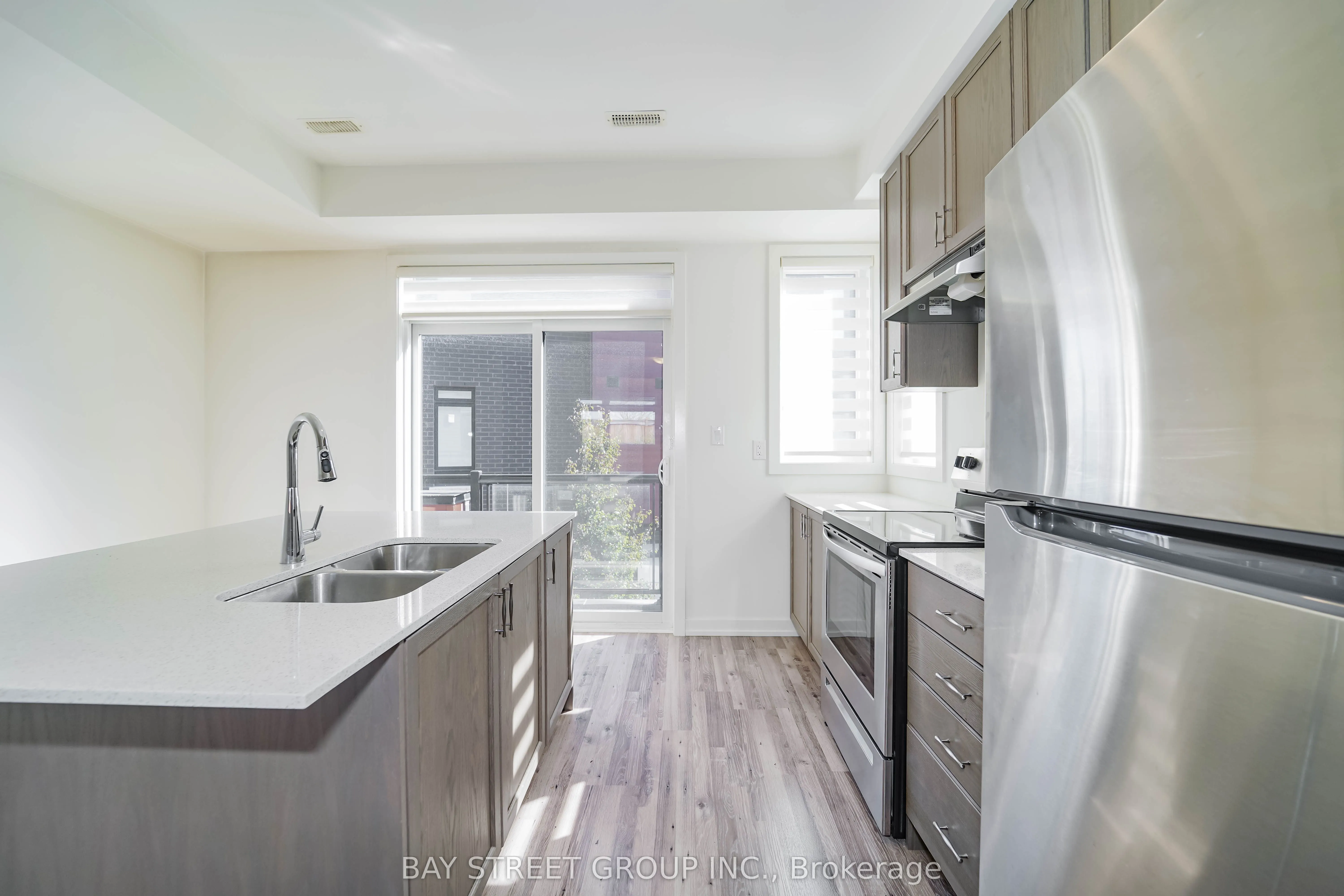 370 Red Maple Road, #10