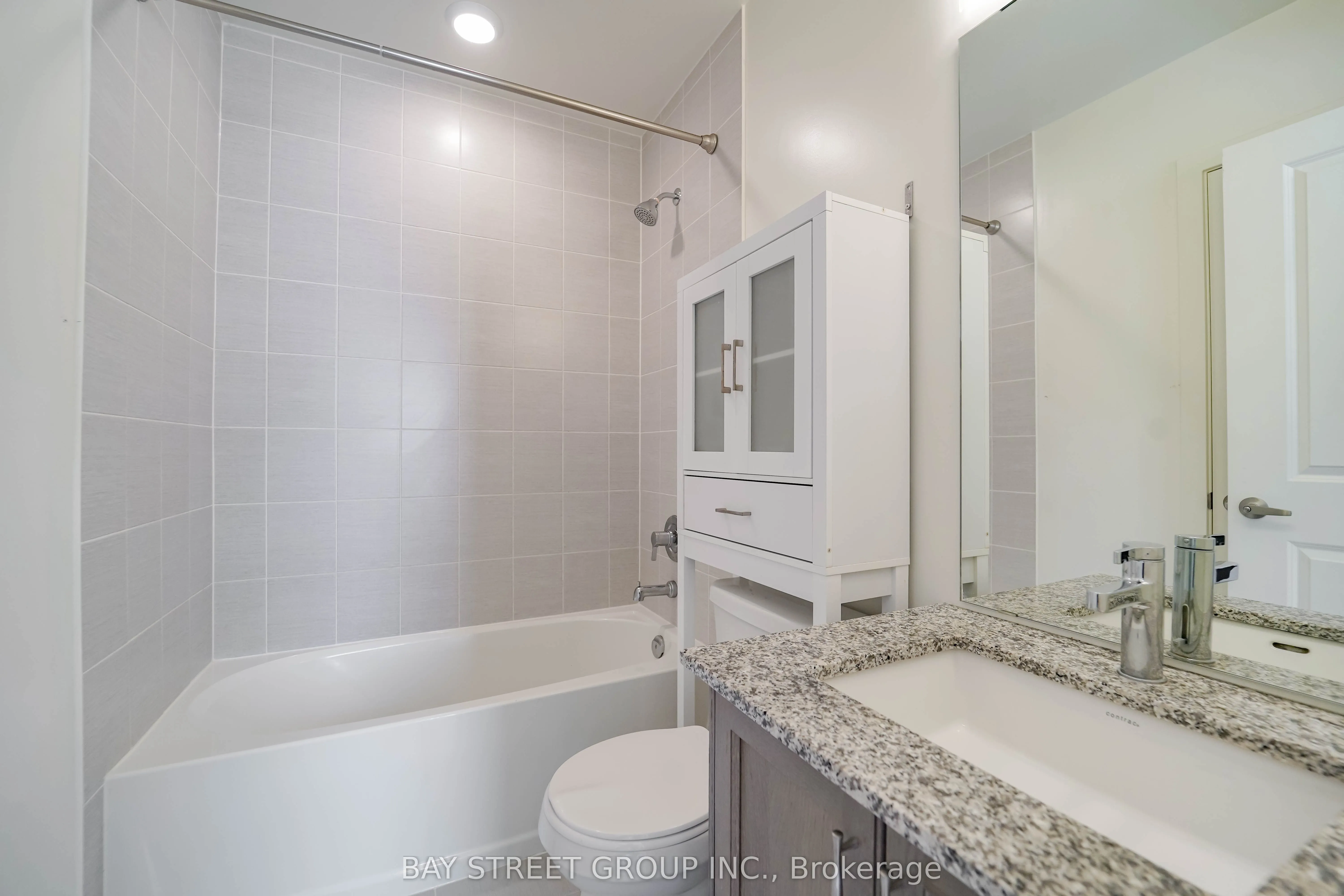 370 Red Maple Road, #10