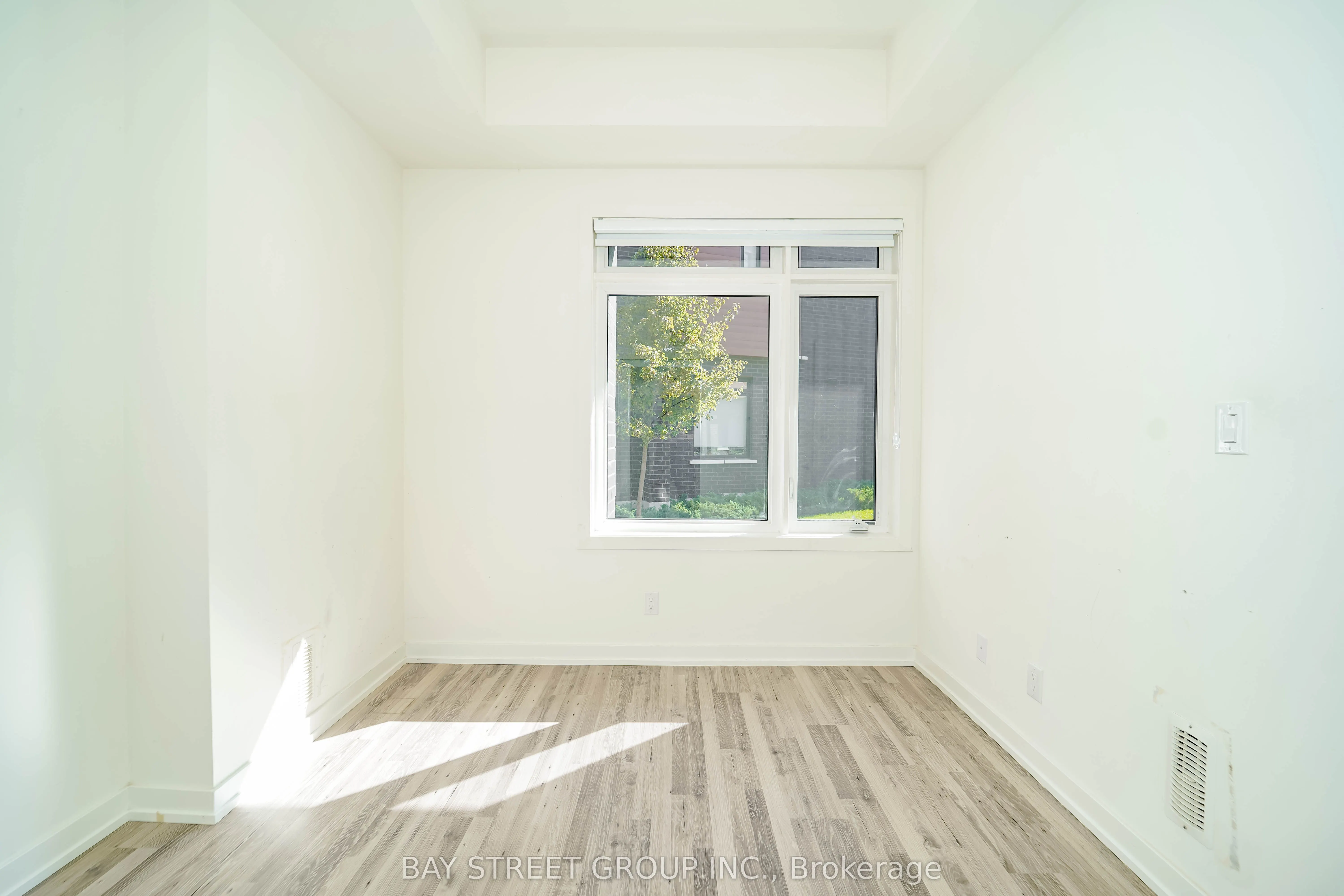 370 Red Maple Road, #10