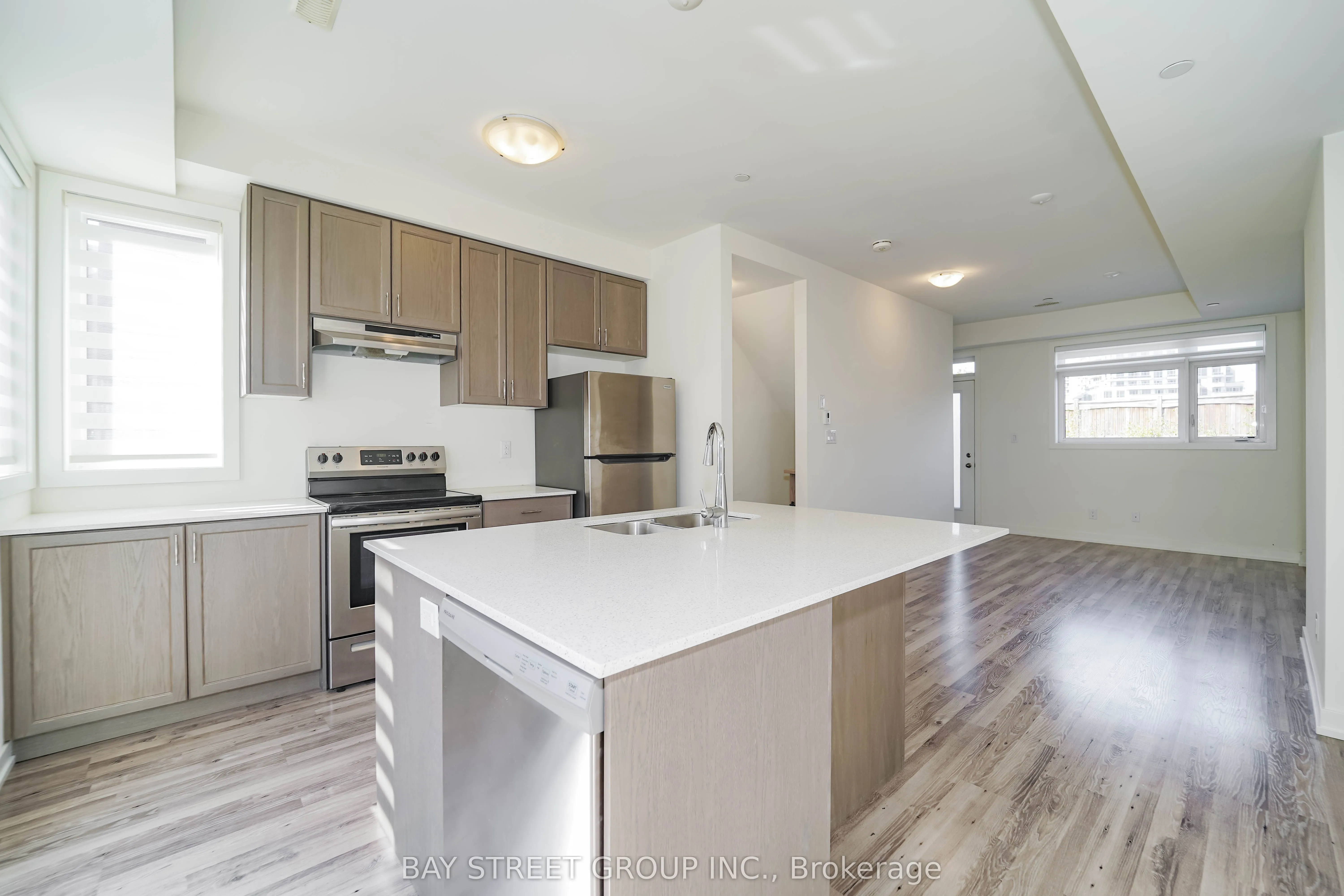 370 Red Maple Road, #10