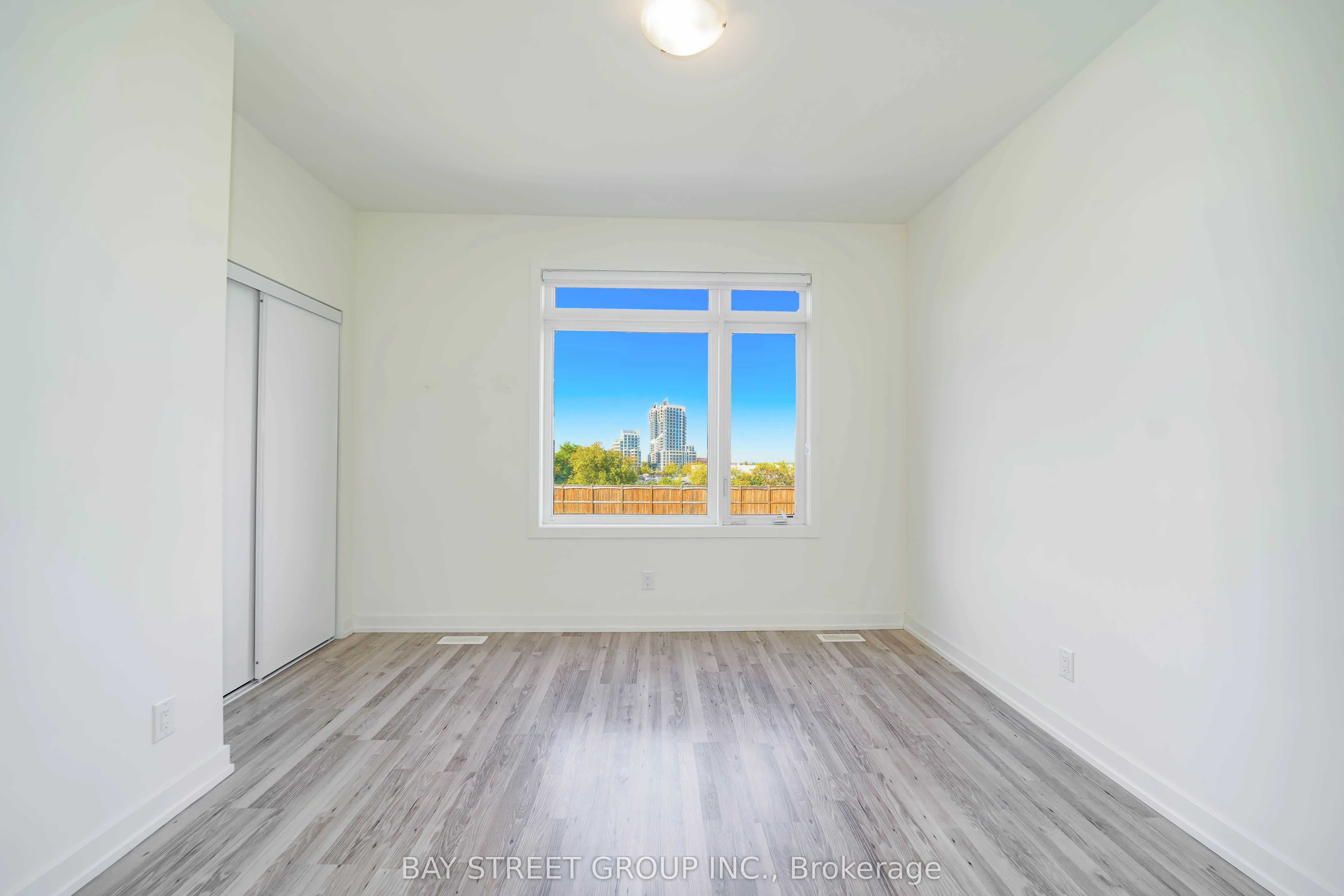 370 Red Maple Road, #10