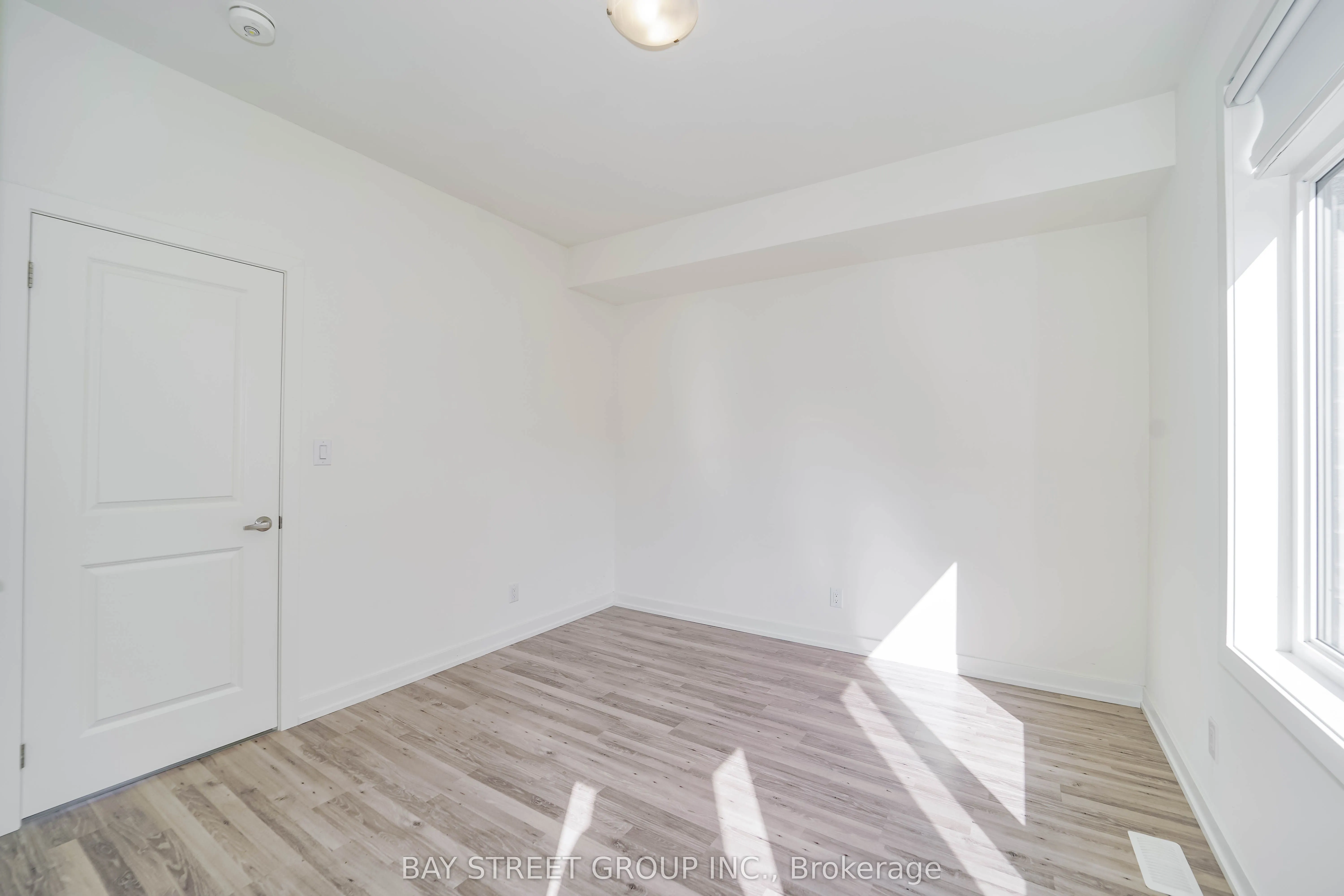 370 Red Maple Road, #10