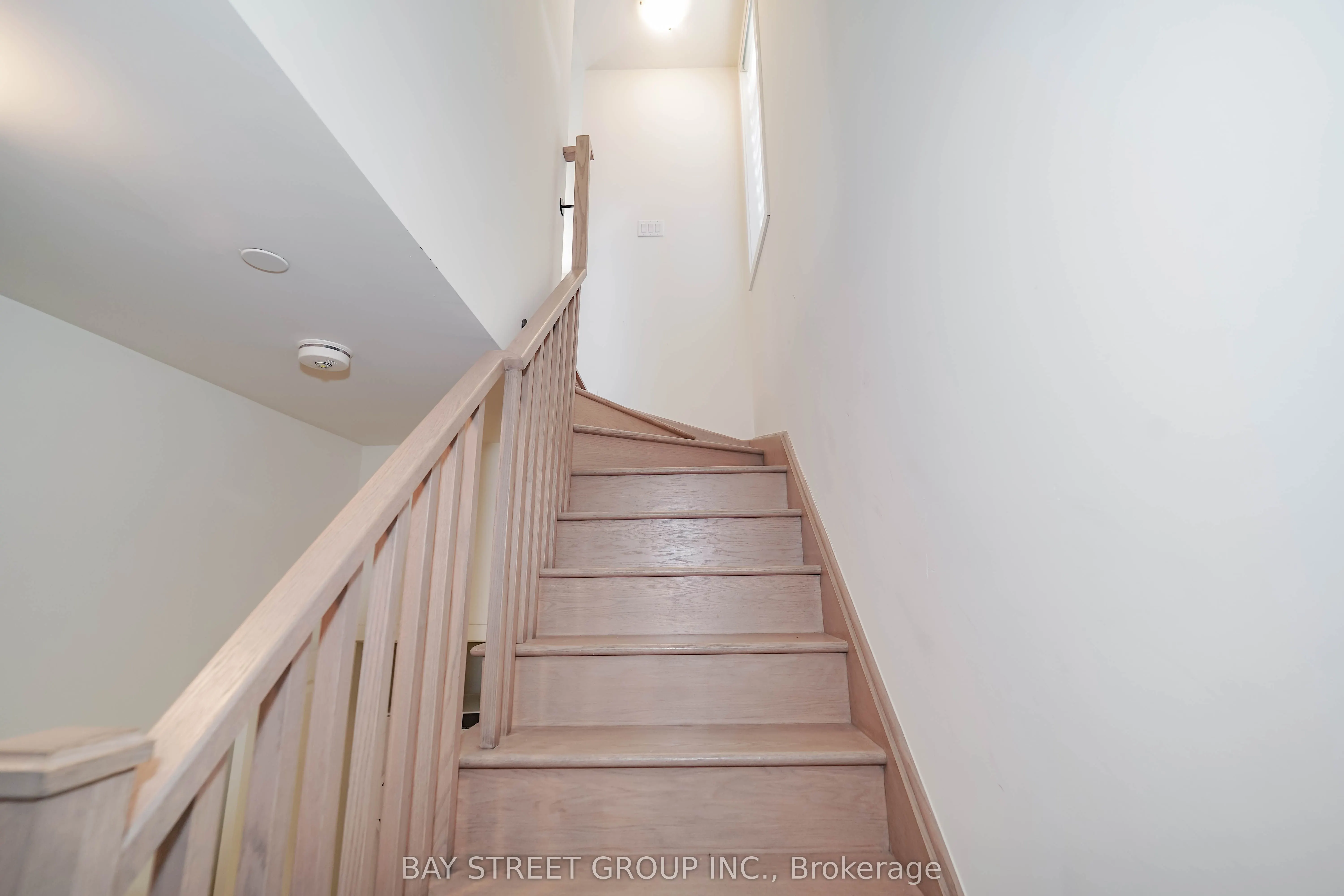 370 Red Maple Road, #10