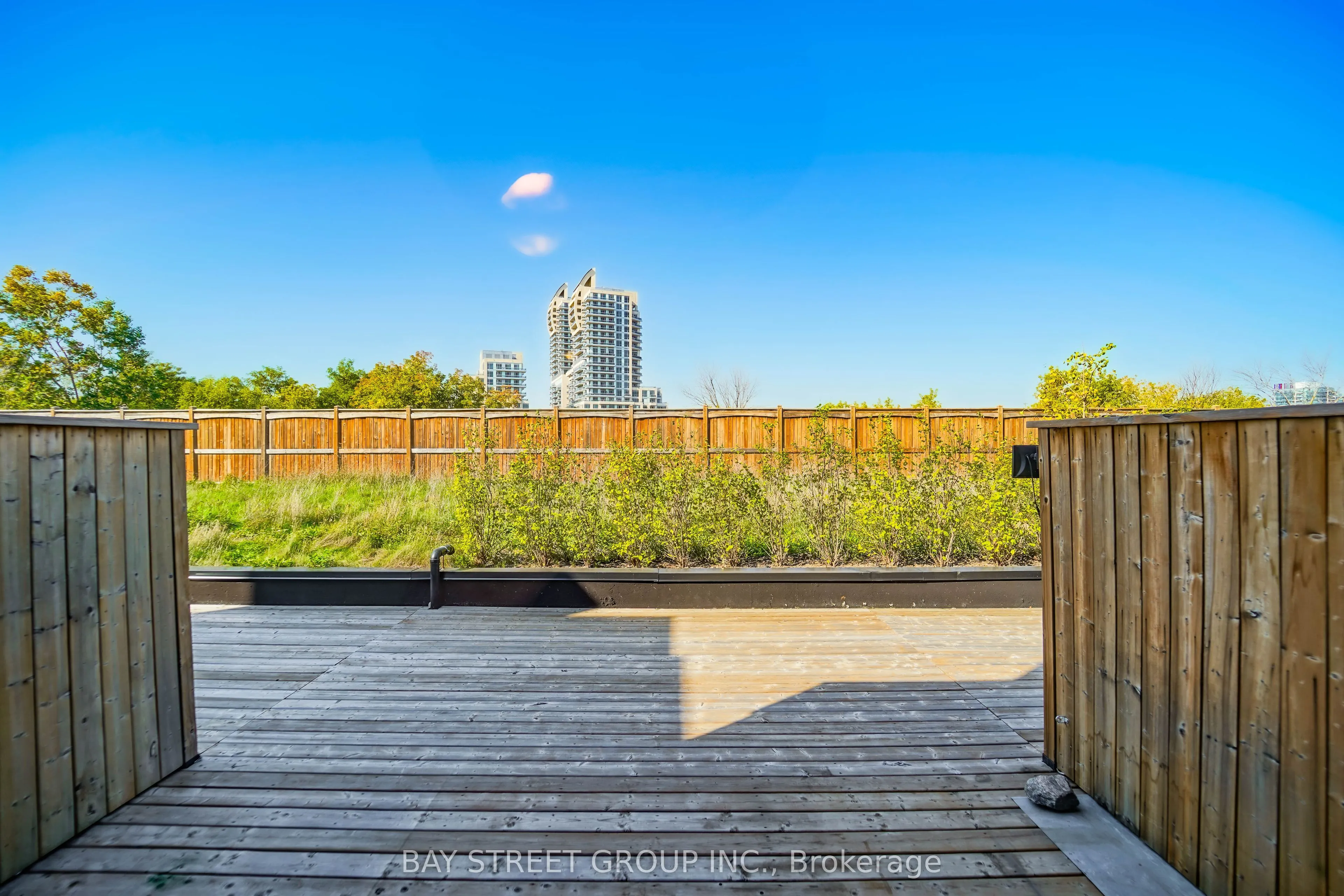 370 Red Maple Road, #10