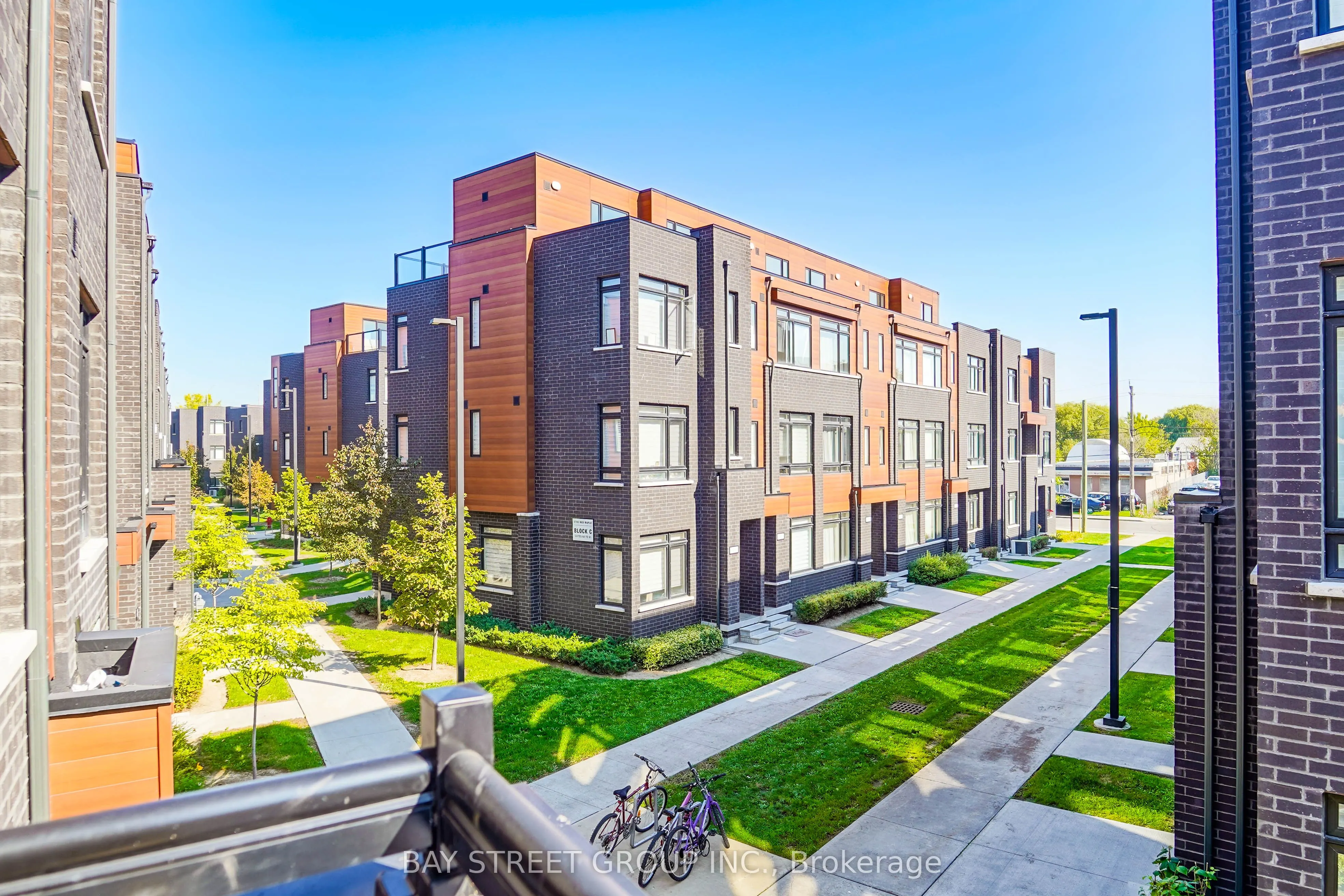 370 Red Maple Road, #10