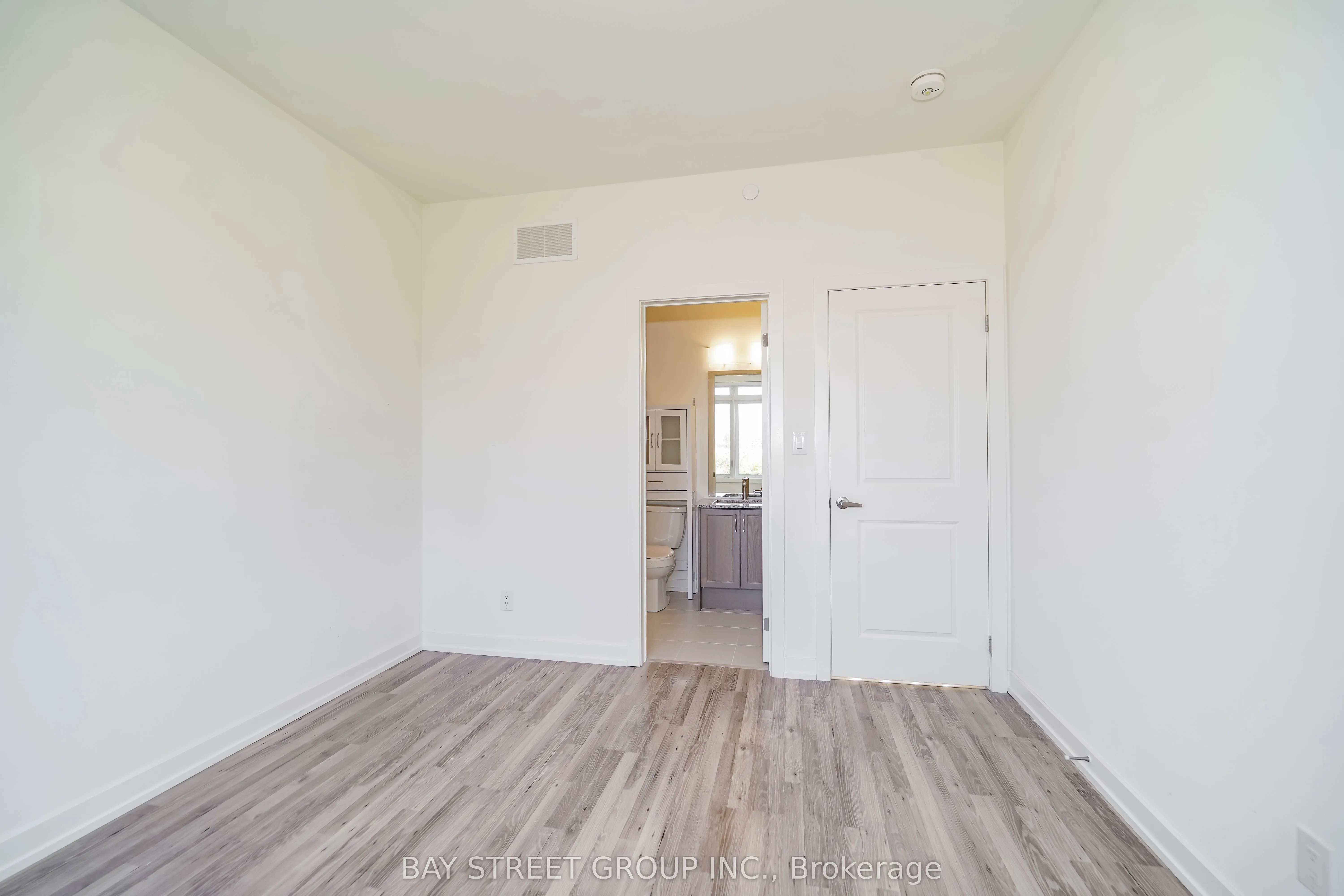 370 Red Maple Road, #10