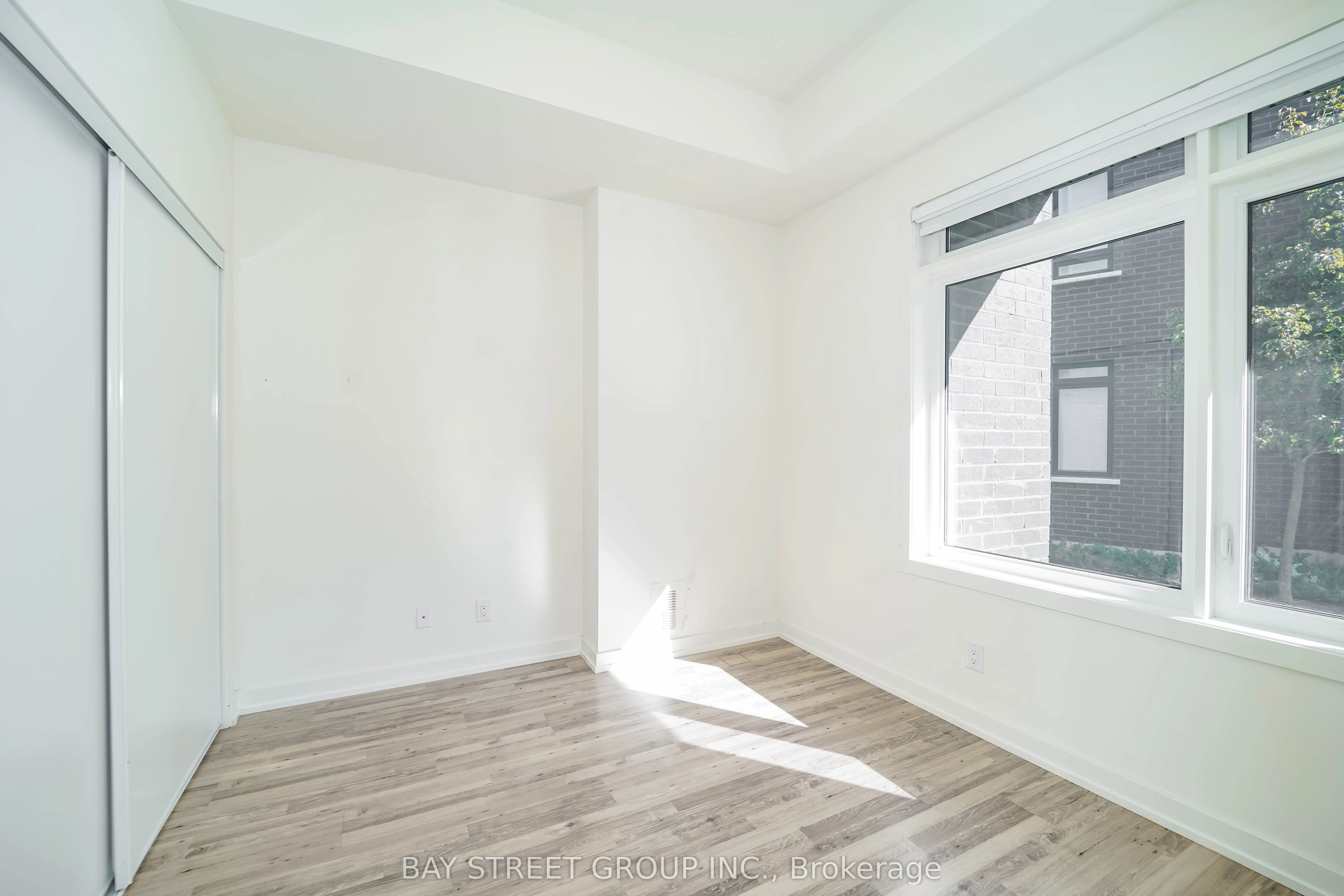 370 Red Maple Road, #10