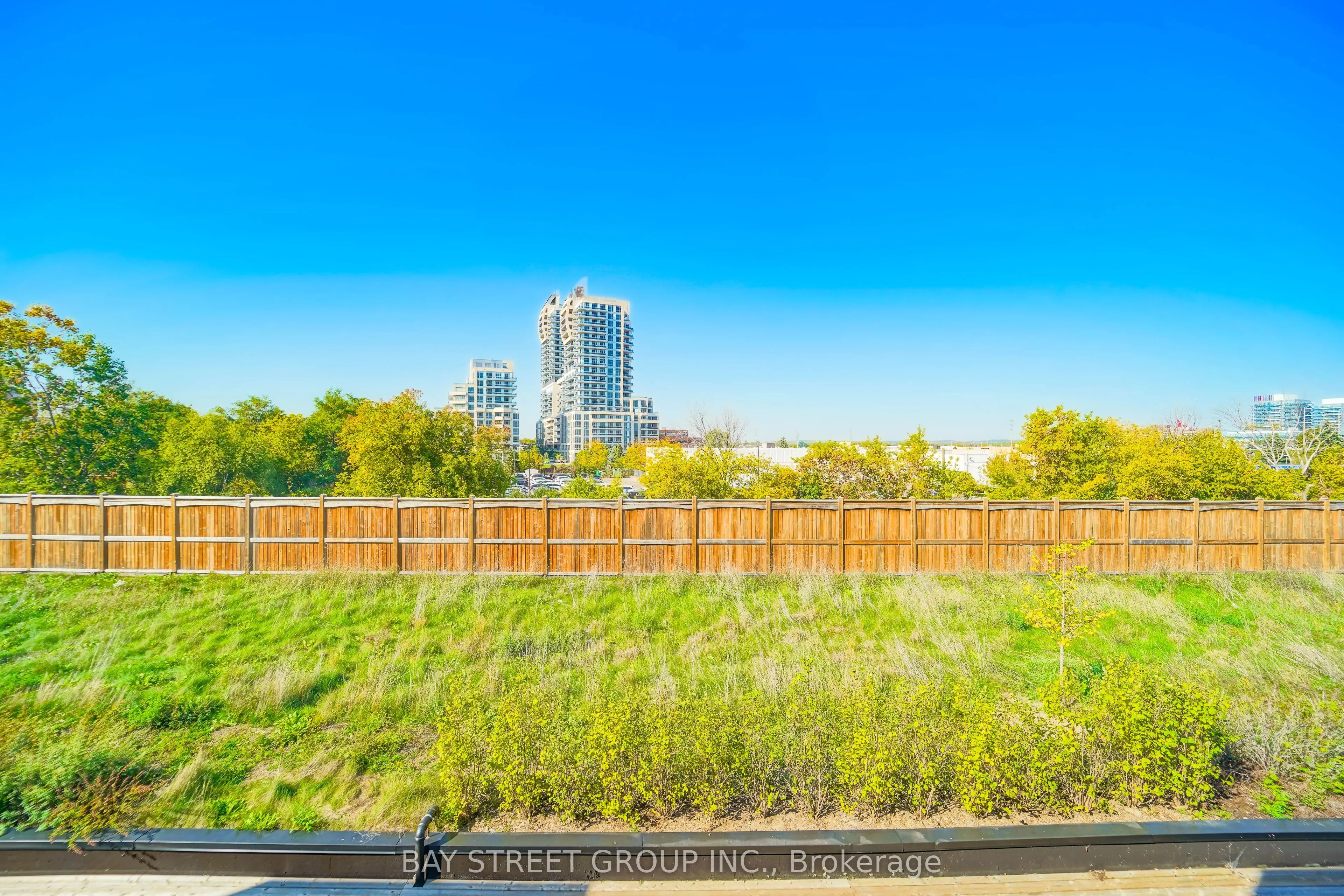 370 Red Maple Road, #10