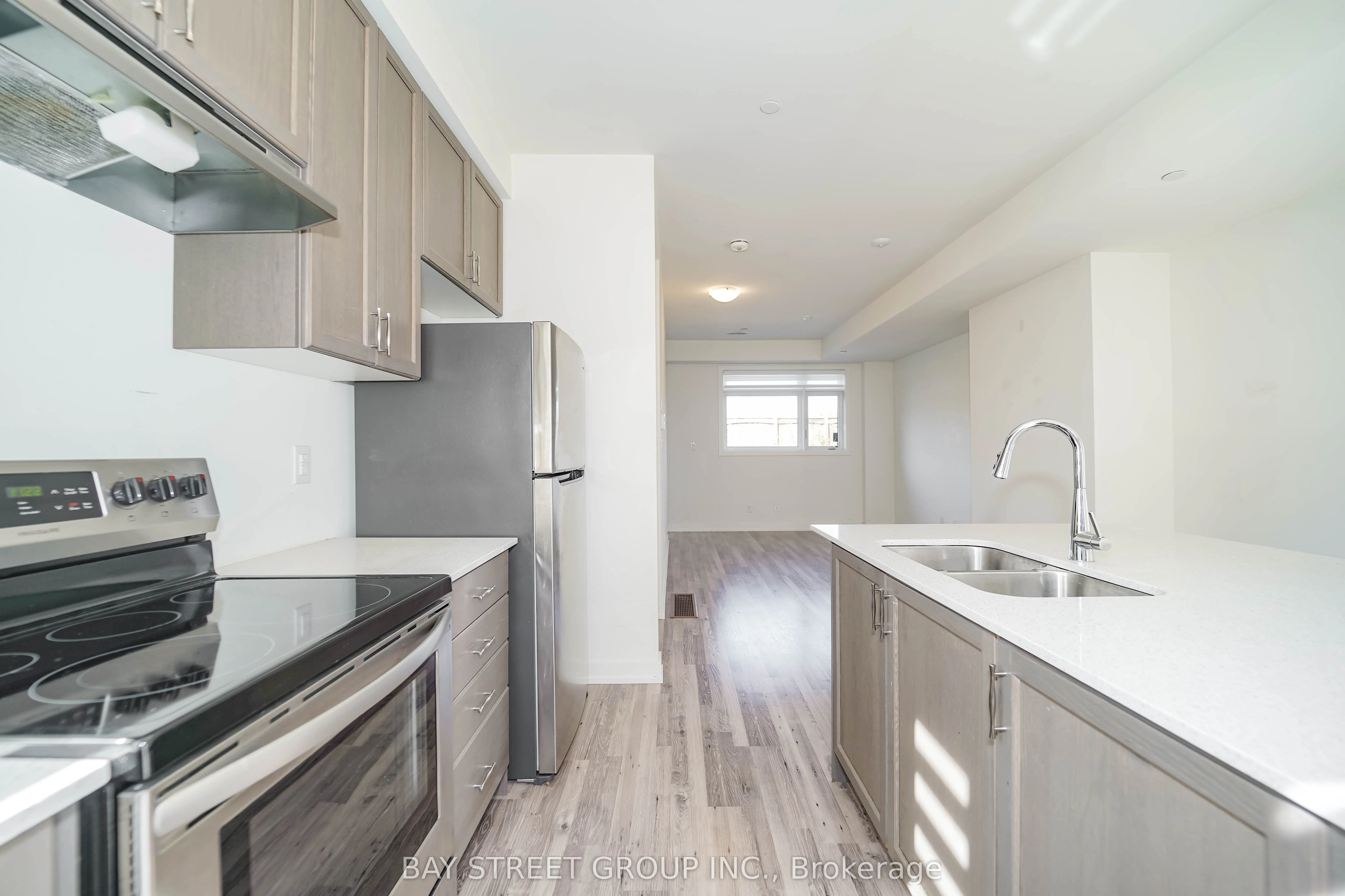 370 Red Maple Road, #10