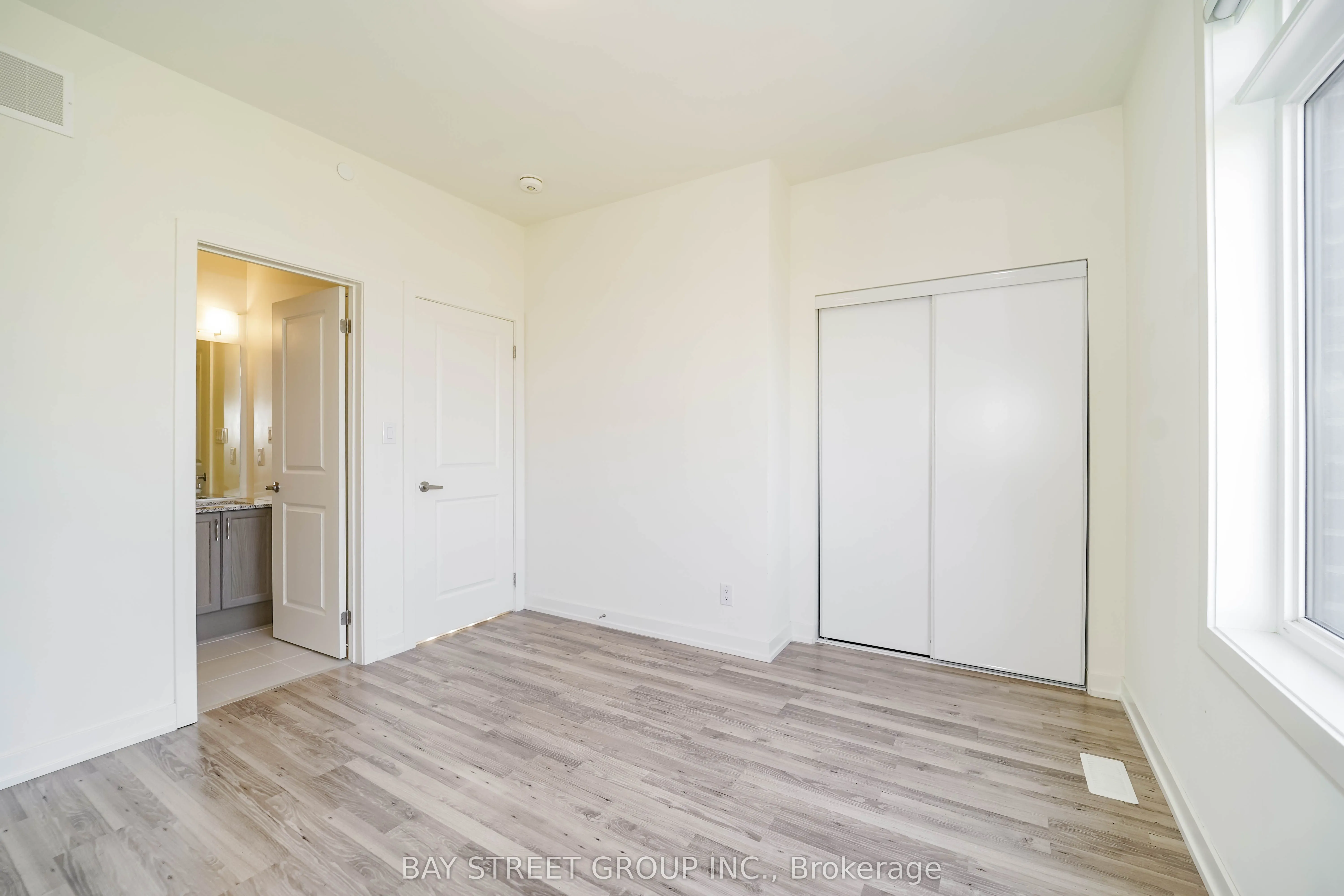 370 Red Maple Road, #10