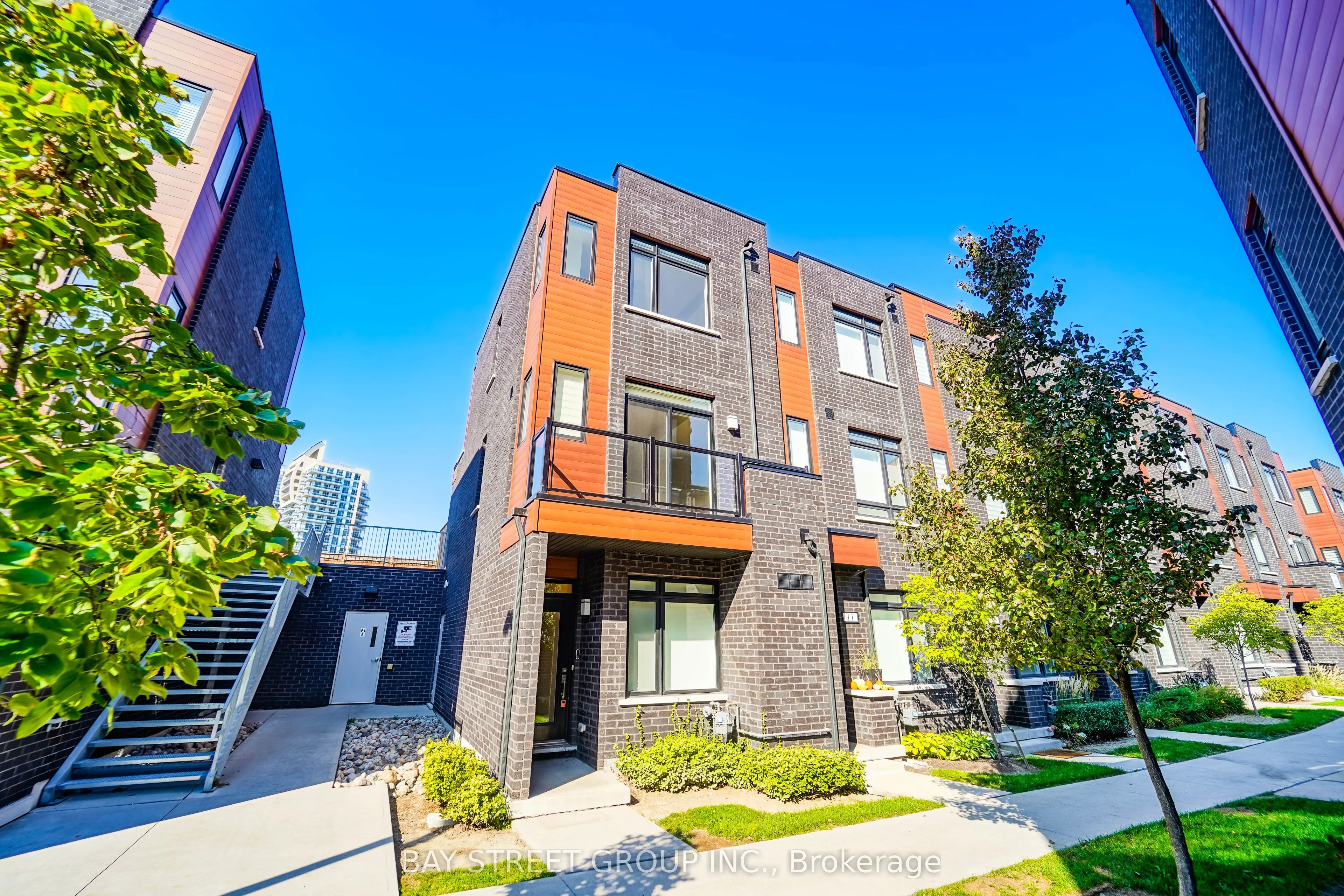 370 Red Maple Road, #10