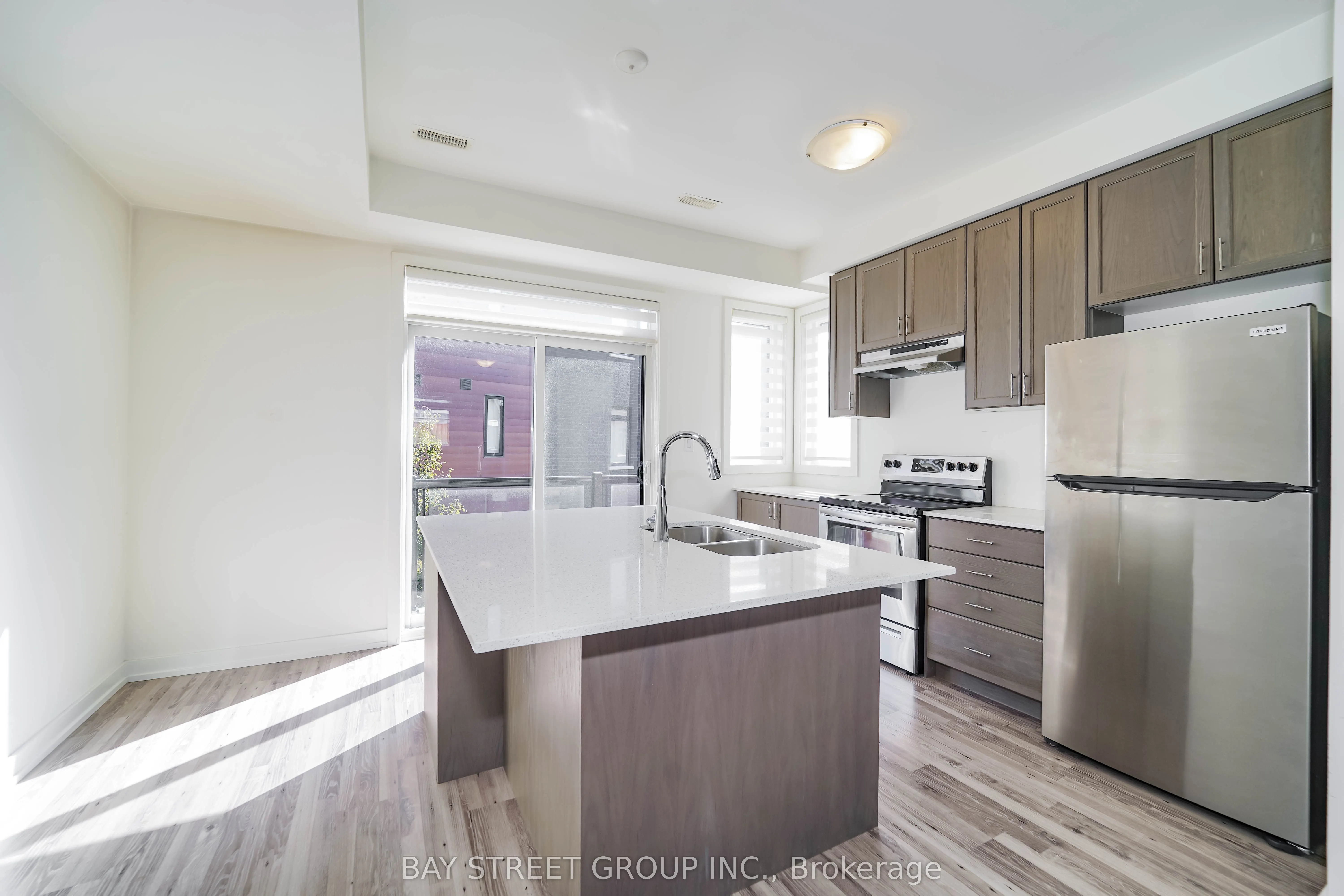 370 Red Maple Road, #10