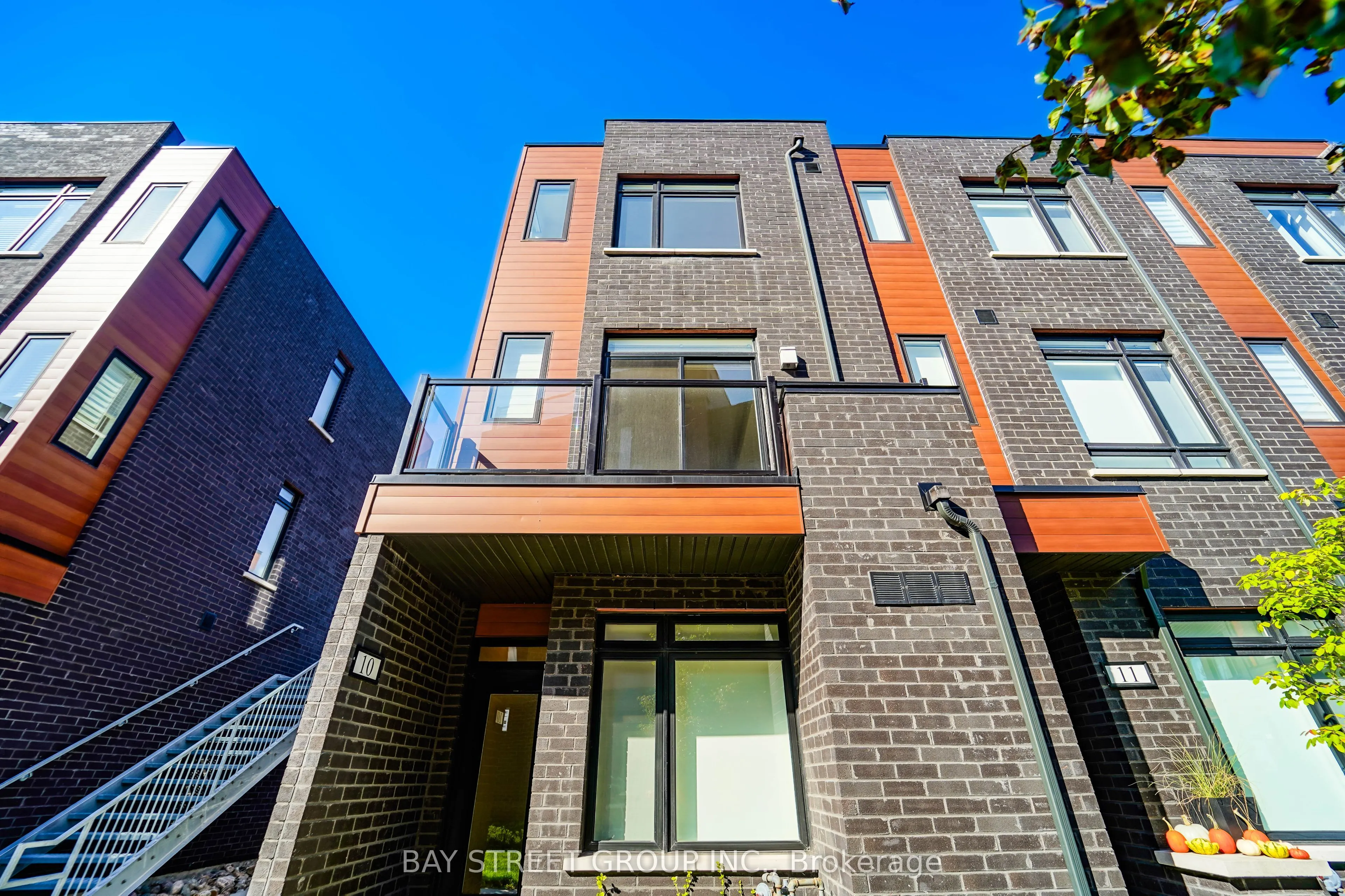 370 Red Maple Road, #10