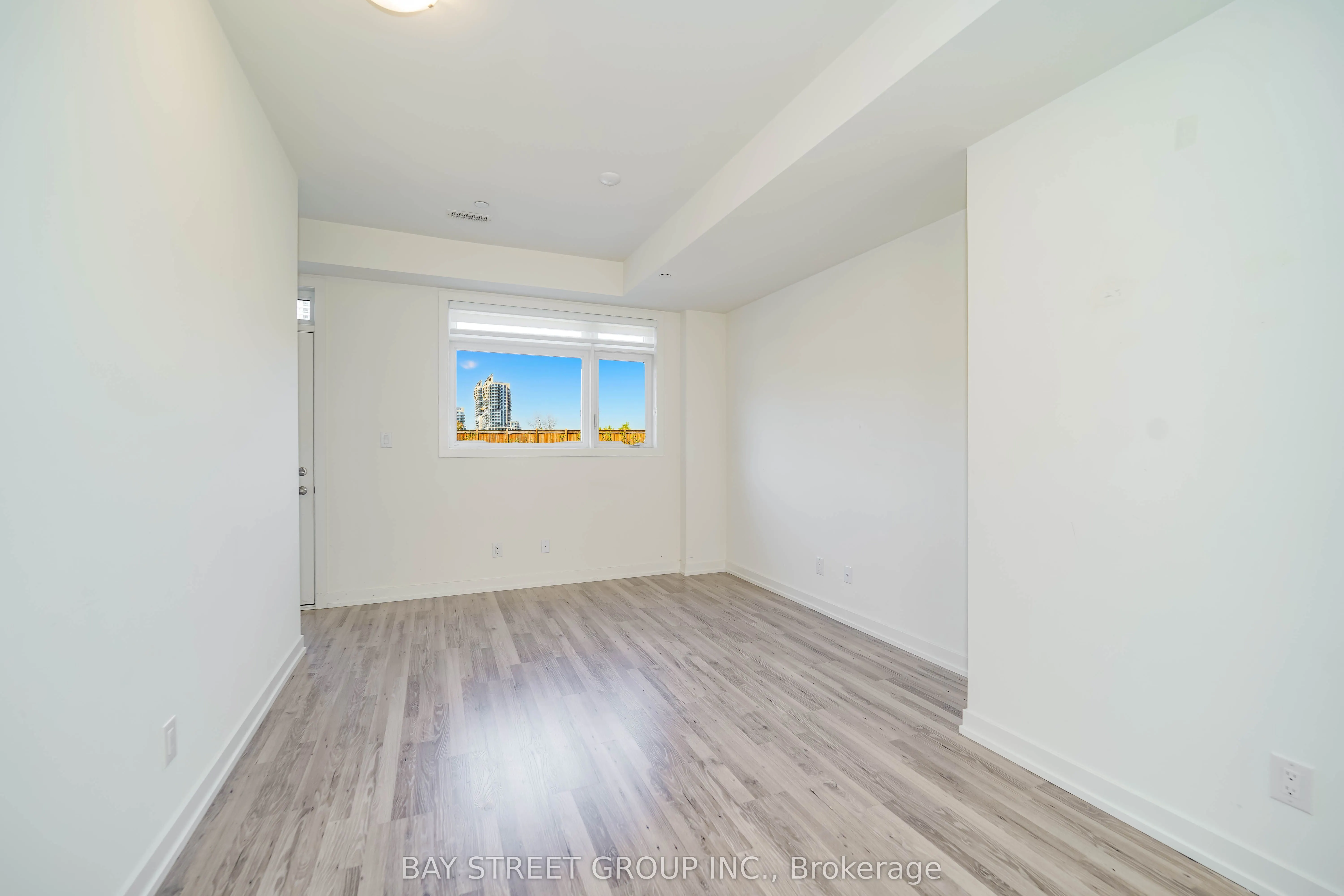 370 Red Maple Road, #10