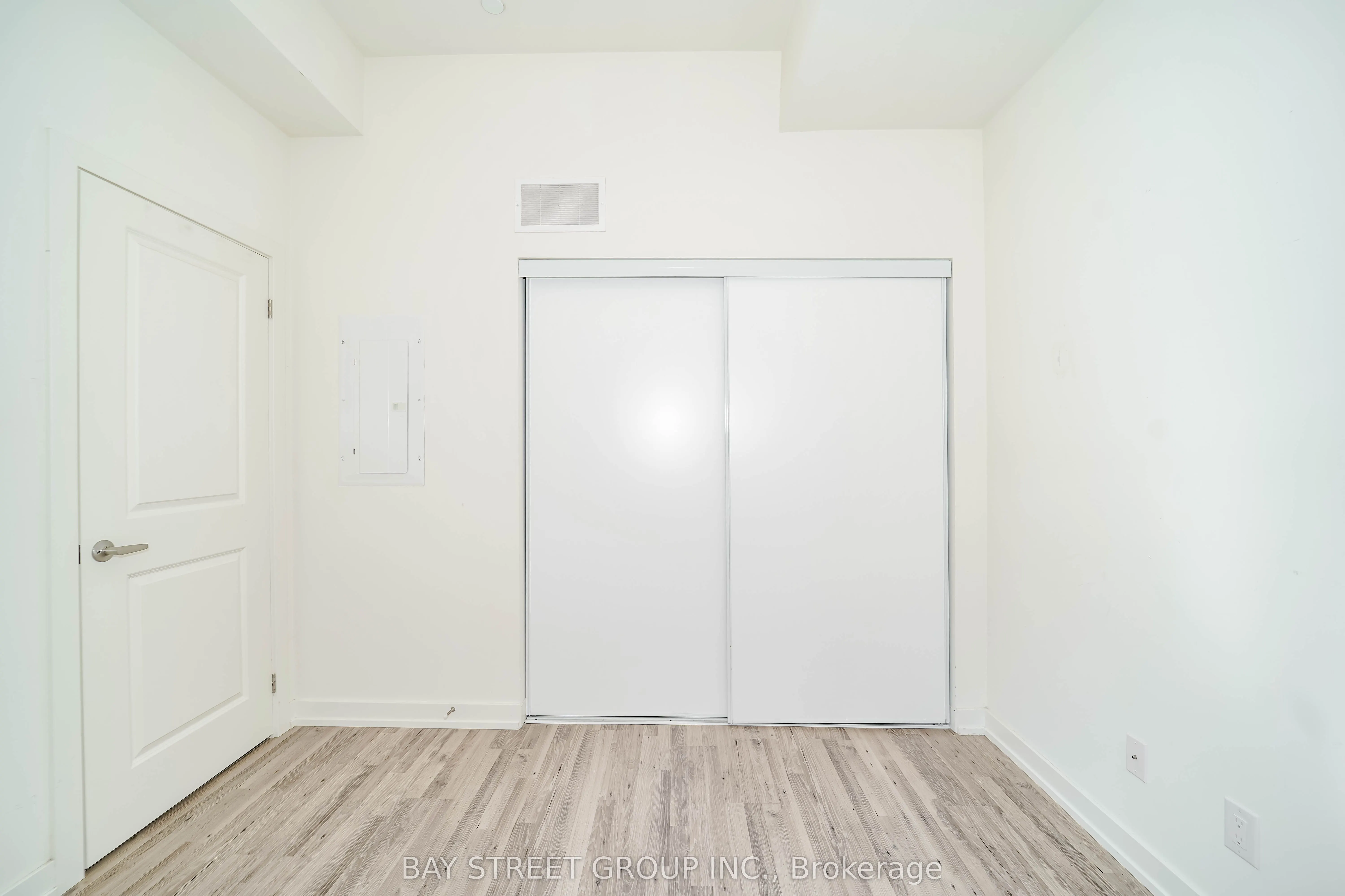 370 Red Maple Road, #10