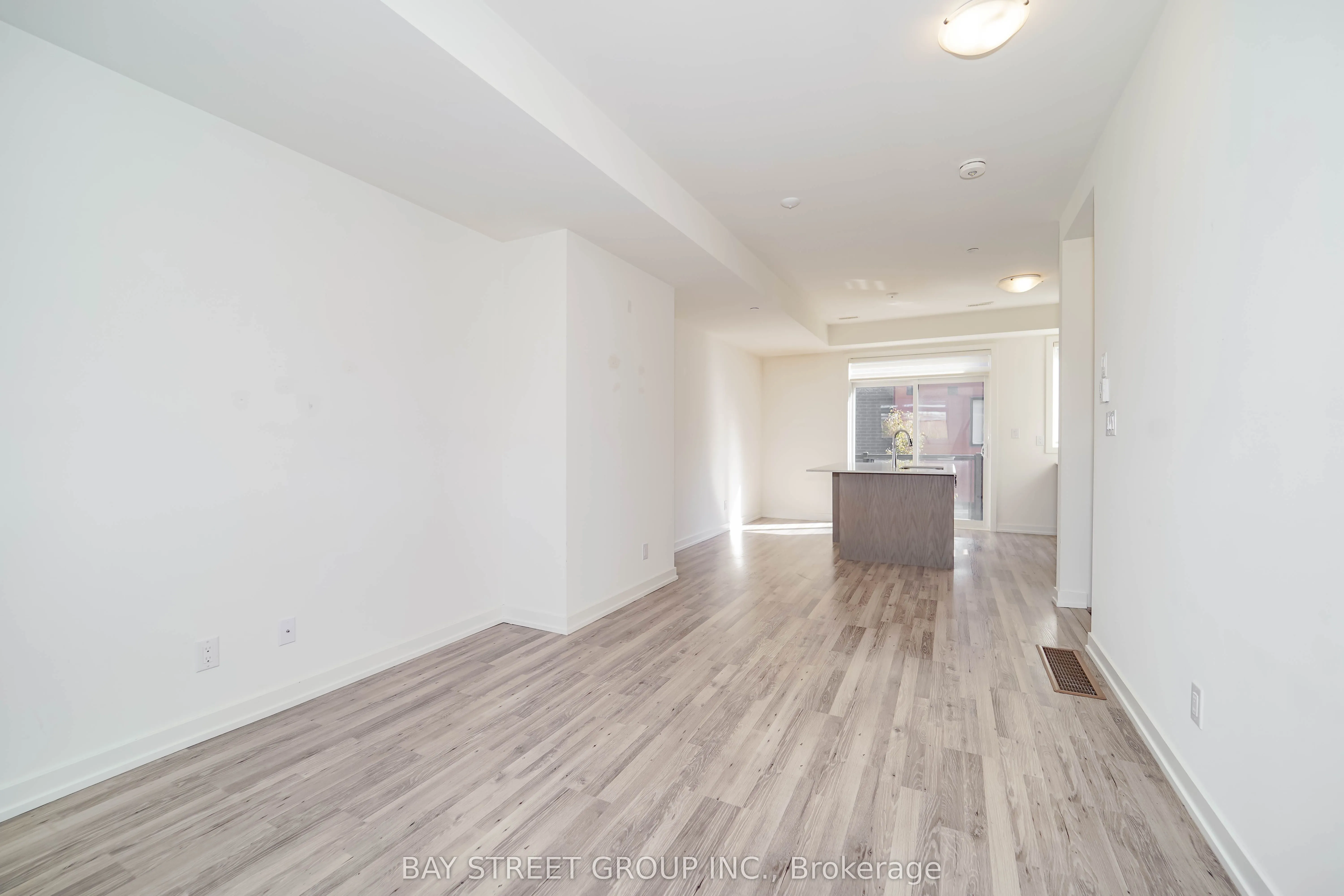 370 Red Maple Road, #10