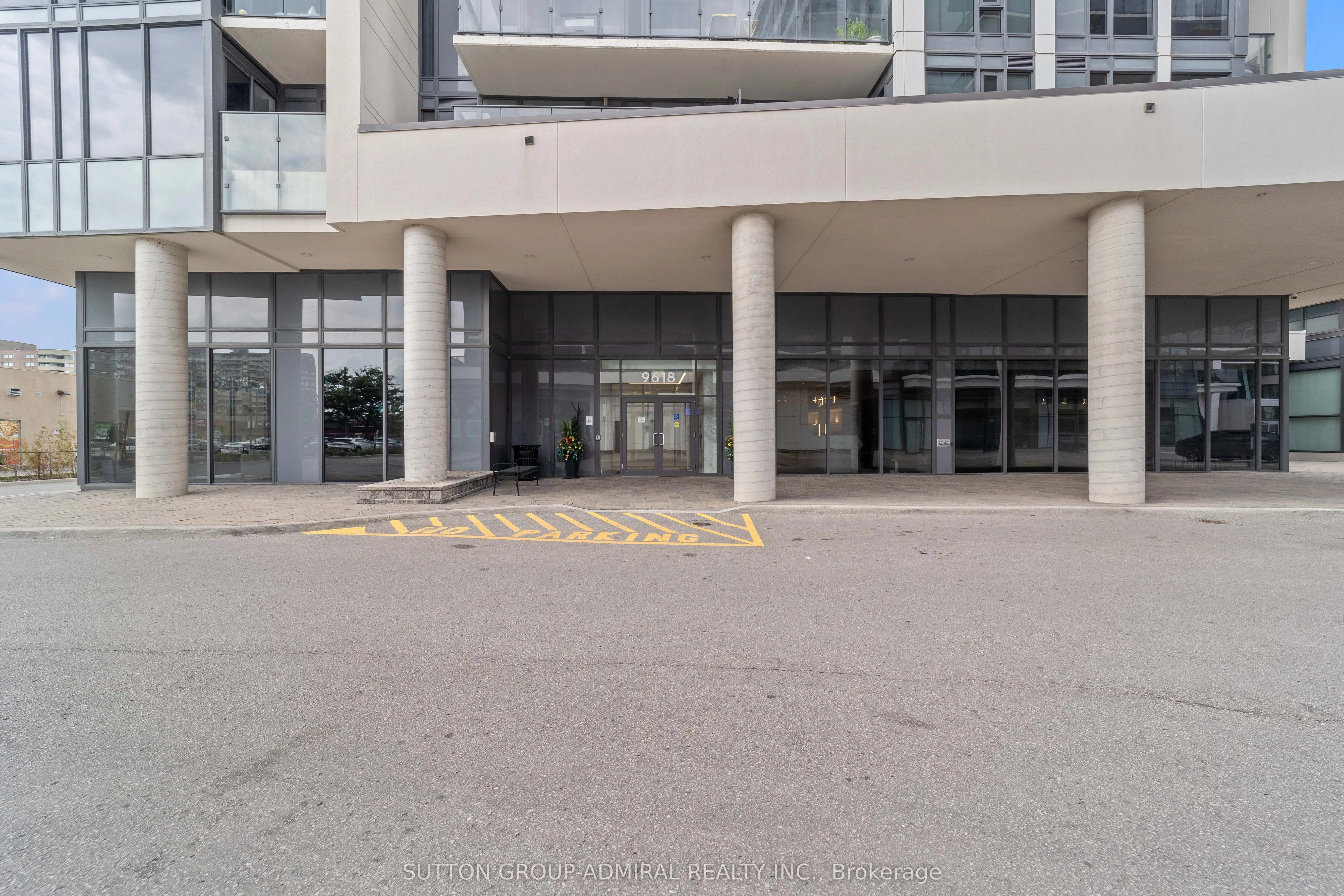 9618 Yonge Street, #916