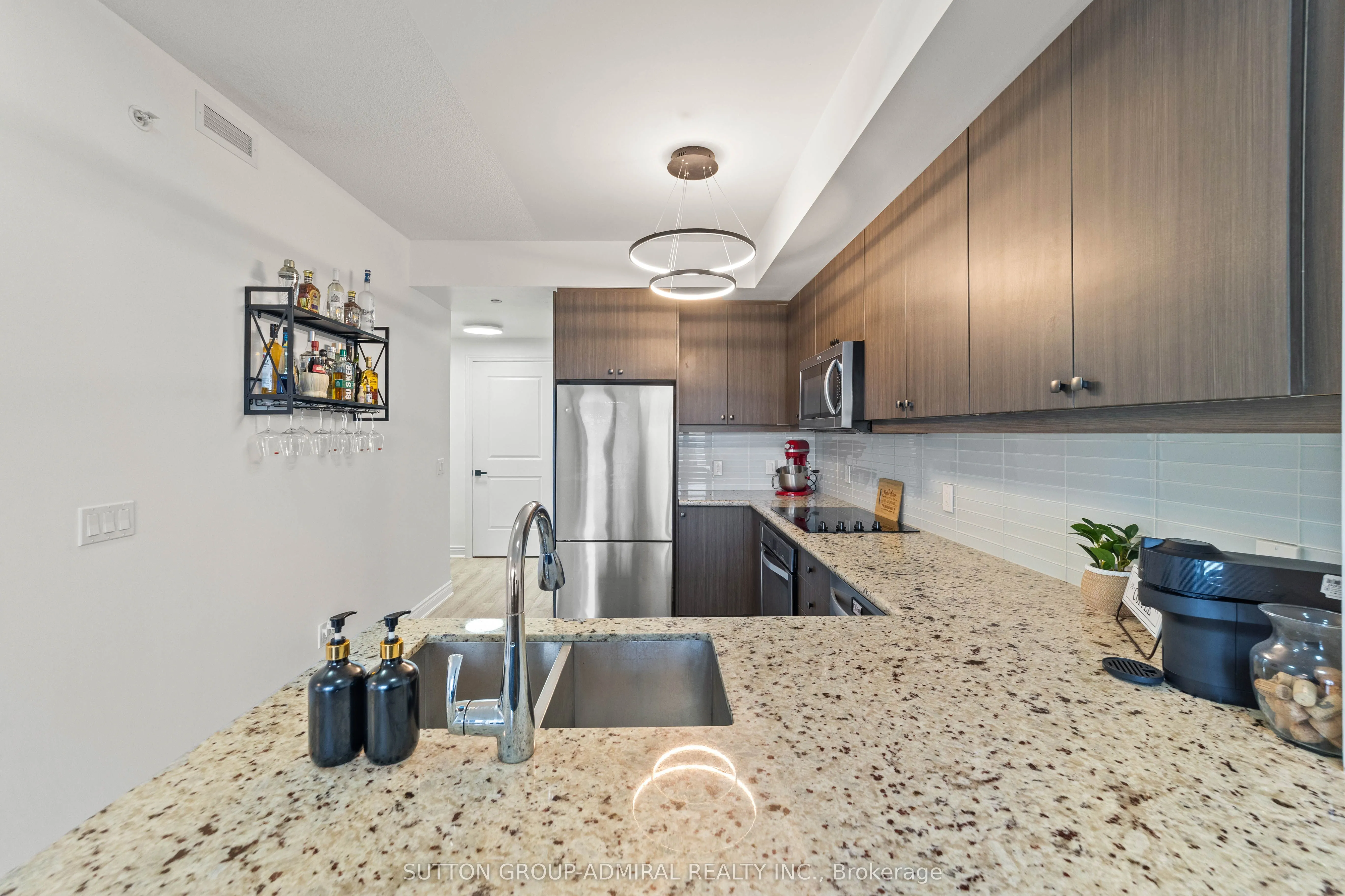 9618 Yonge Street, #916