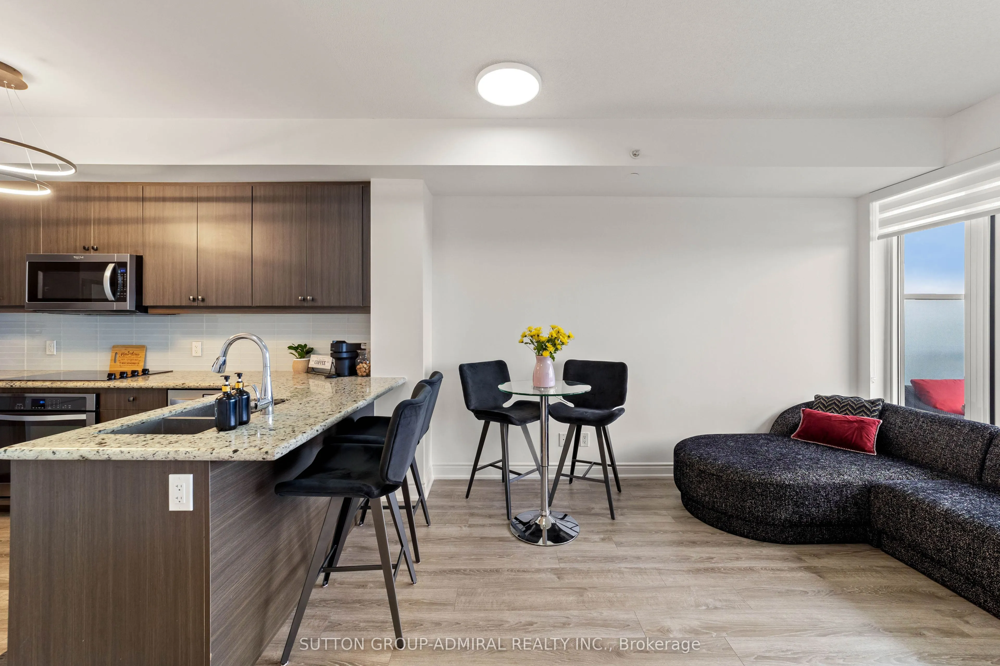 9618 Yonge Street, #916