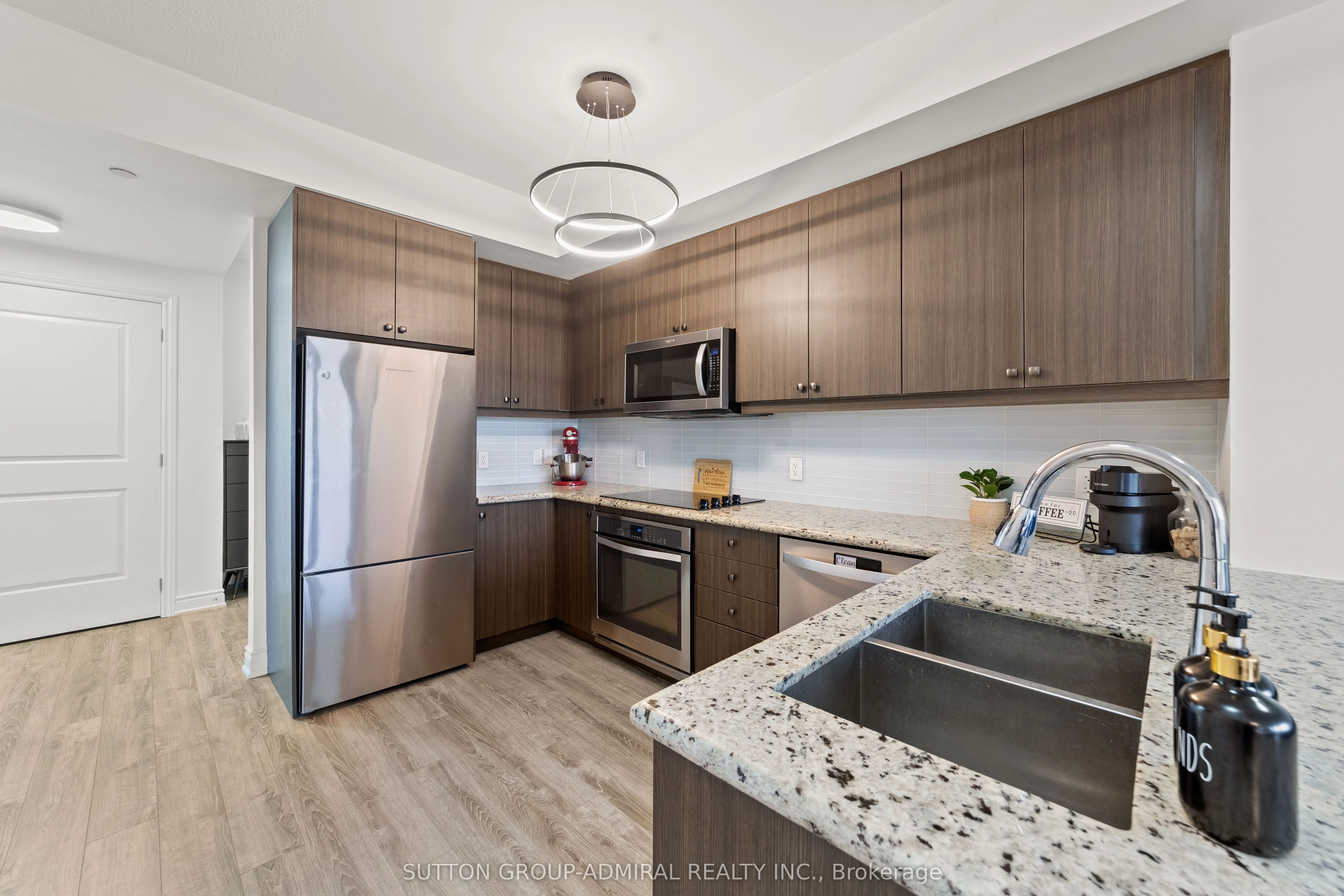 9618 Yonge Street, #916