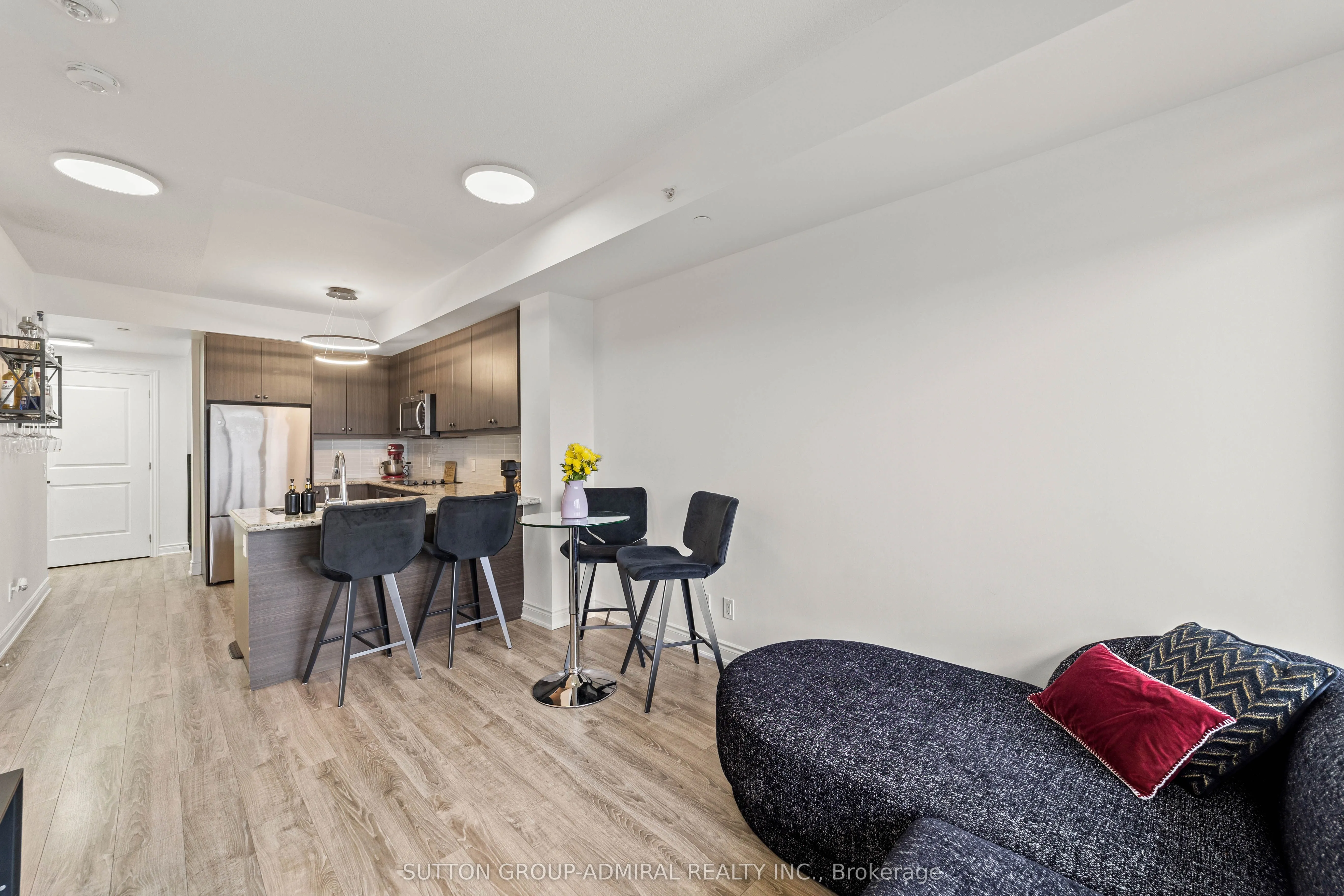9618 Yonge Street, #916