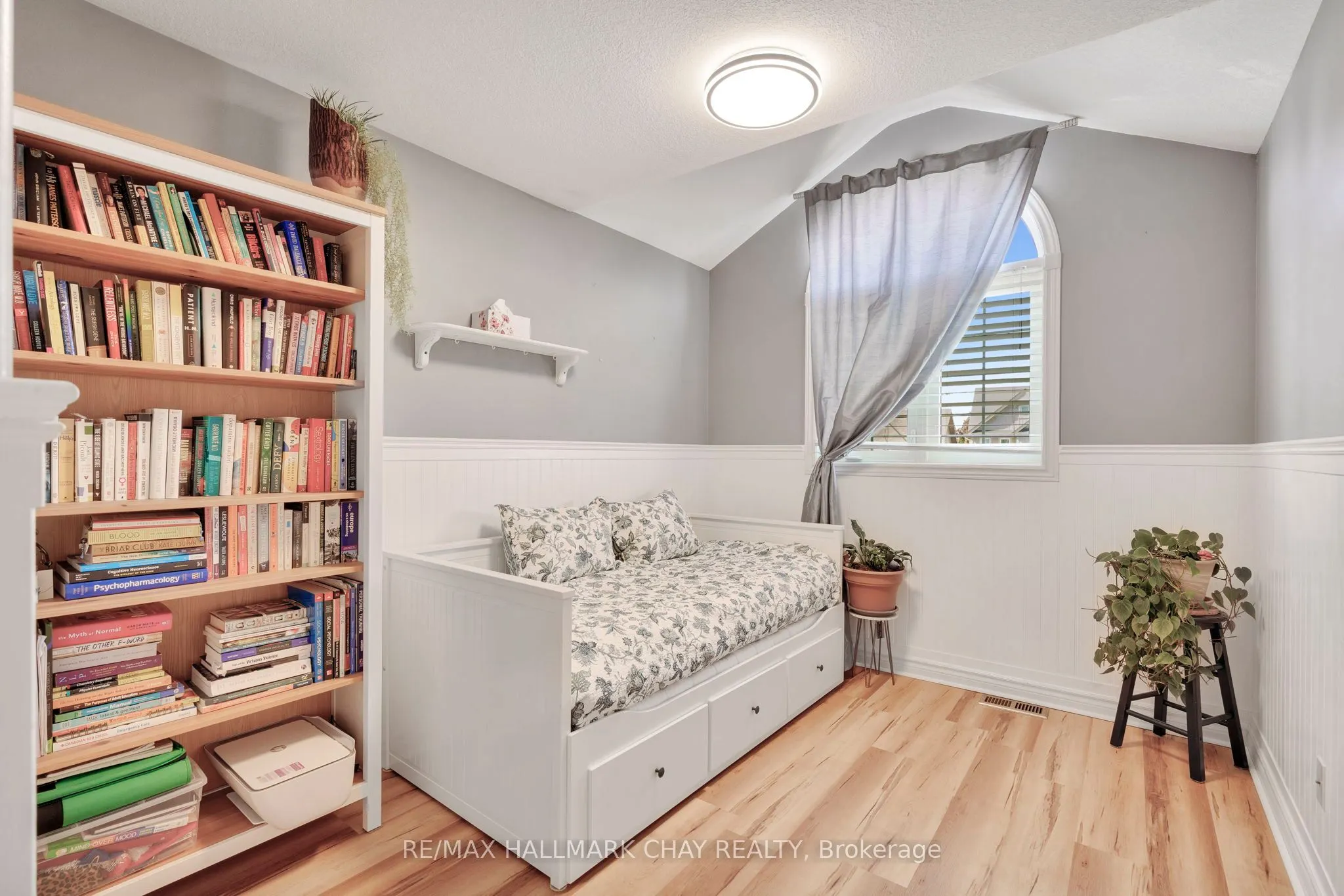 35 BANTING Crescent