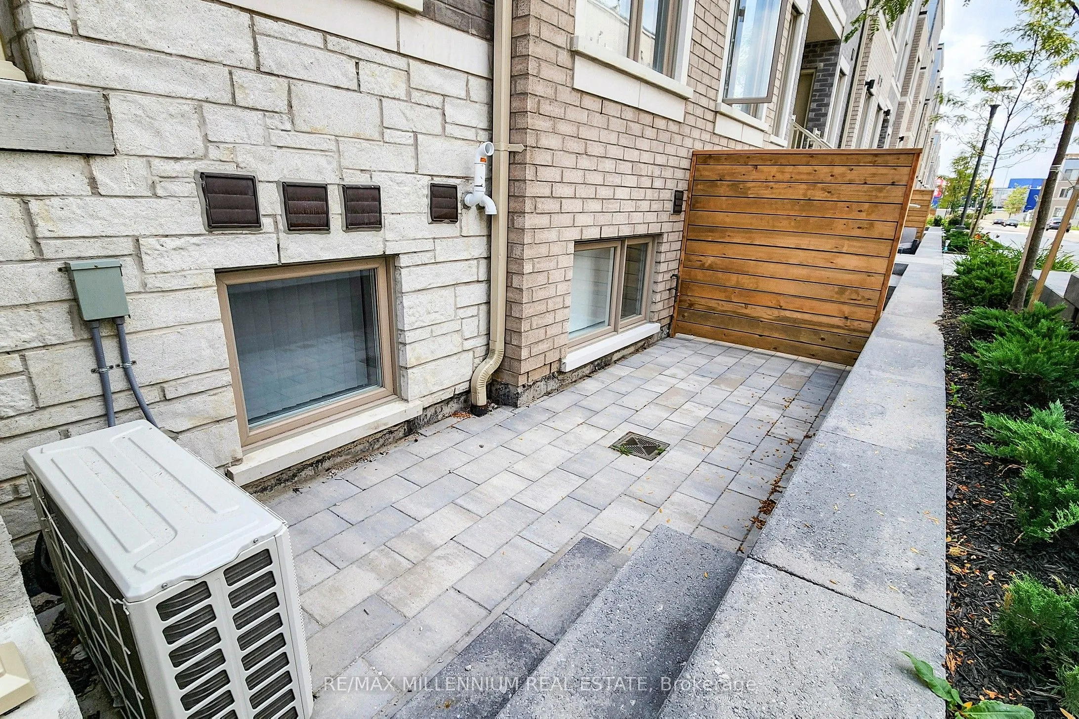 100 Honeycrisp Crescent, #TH 350