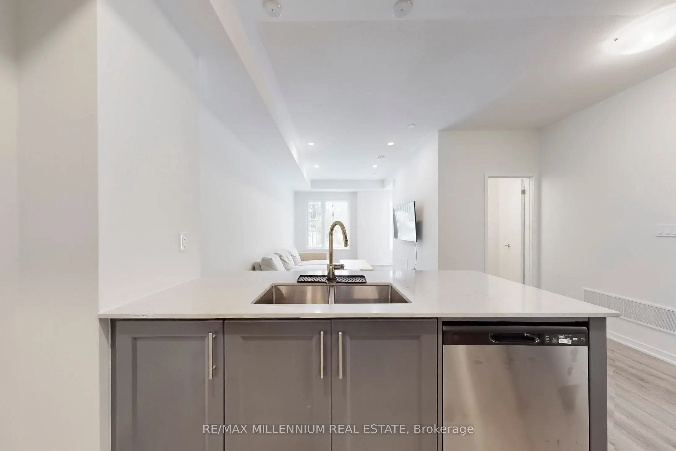 100 Honeycrisp Crescent, #TH 350