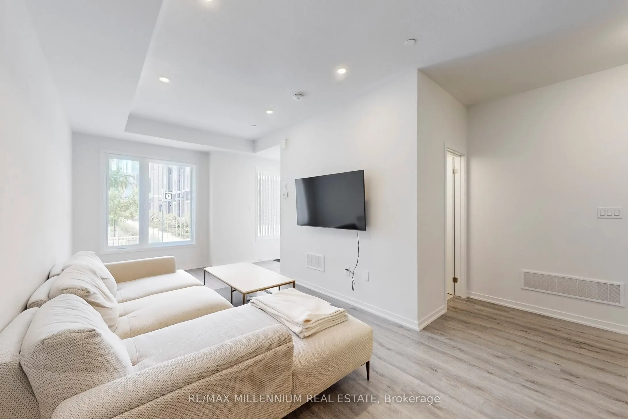 100 Honeycrisp Crescent, #TH 350